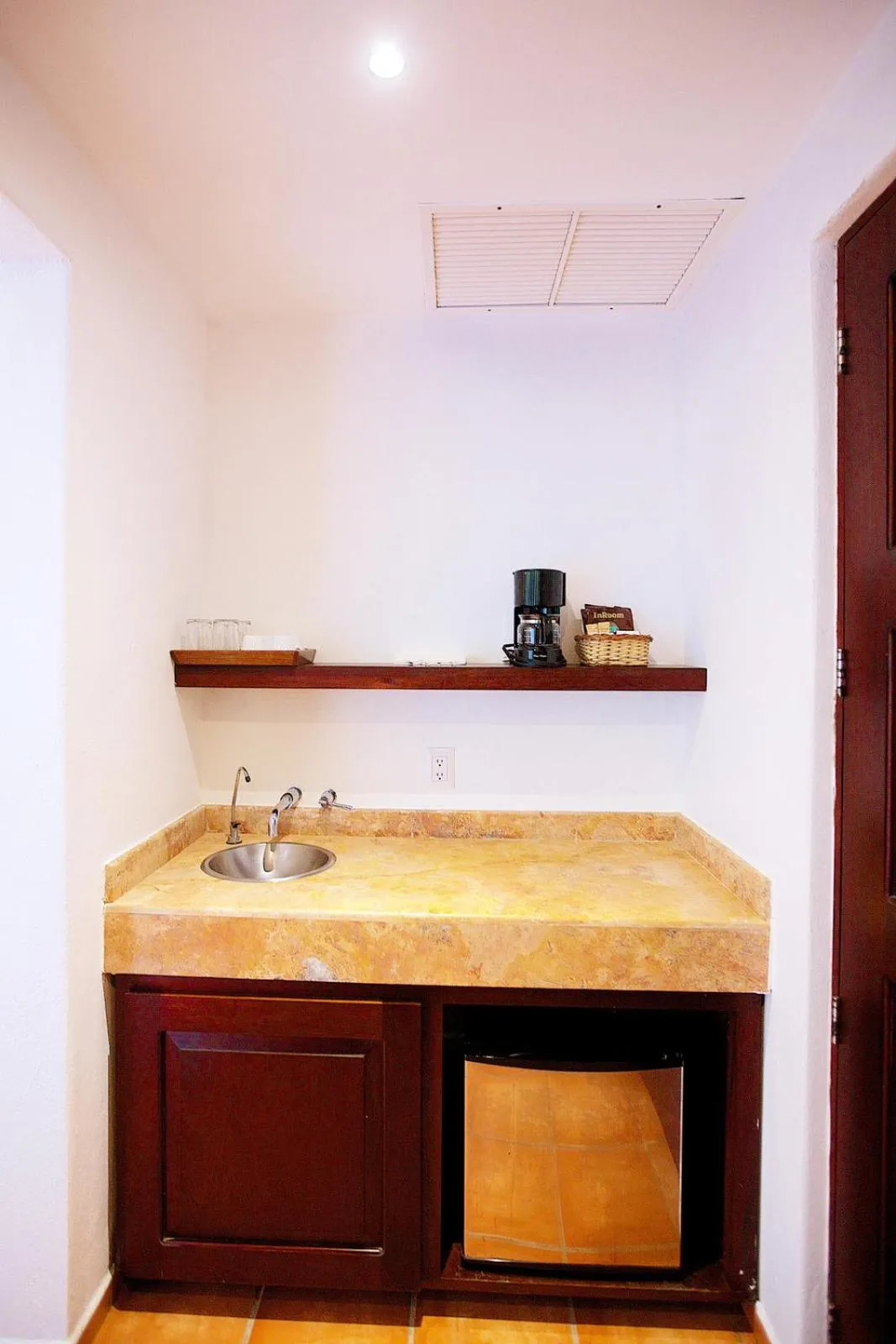 Coffee/tea facilities in Hotel Rancho Encantado
