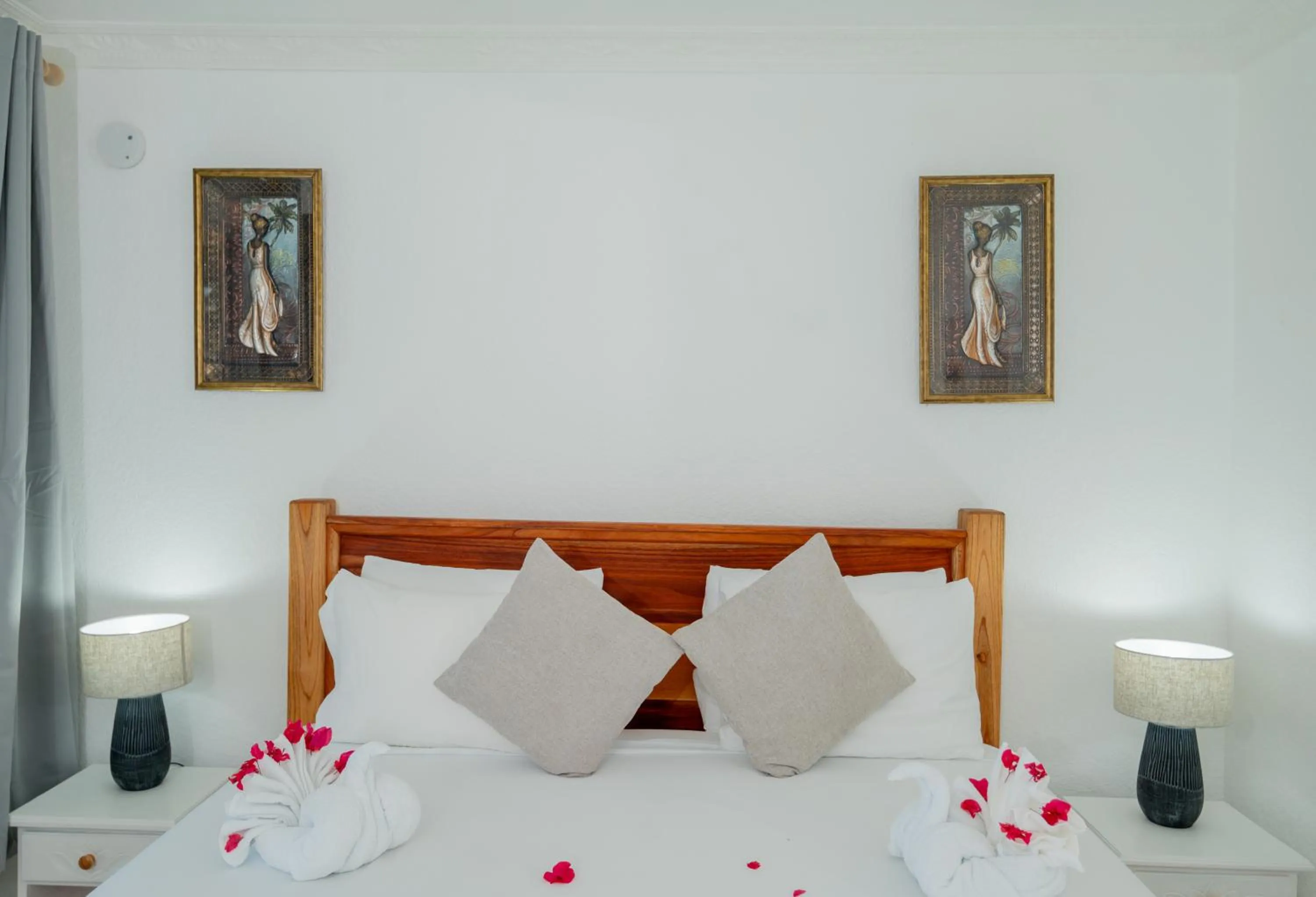 Bed in Beyond Sunset Resort & Villas