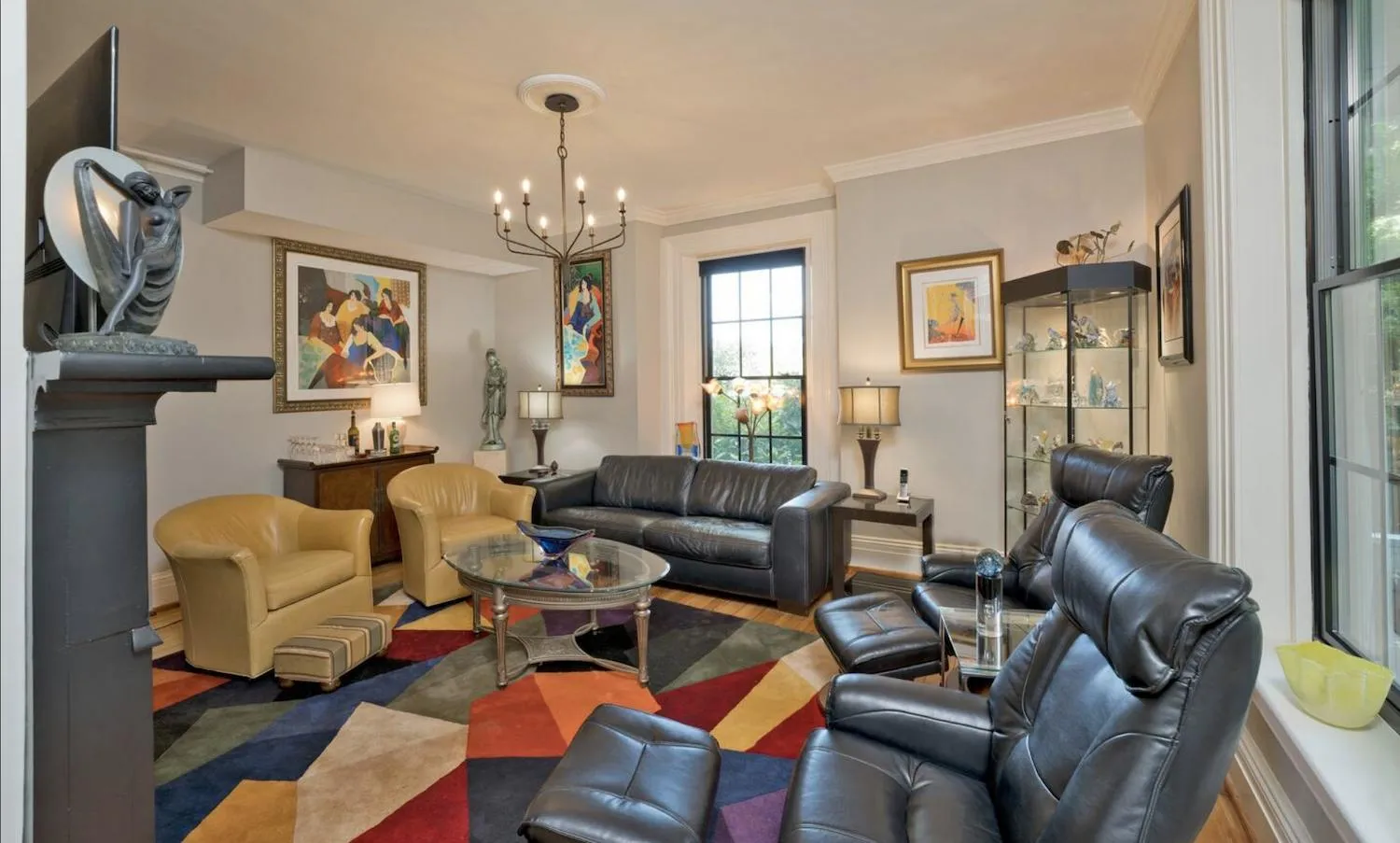 Communal lounge/ TV room in Red Hill Bed and Breakfast