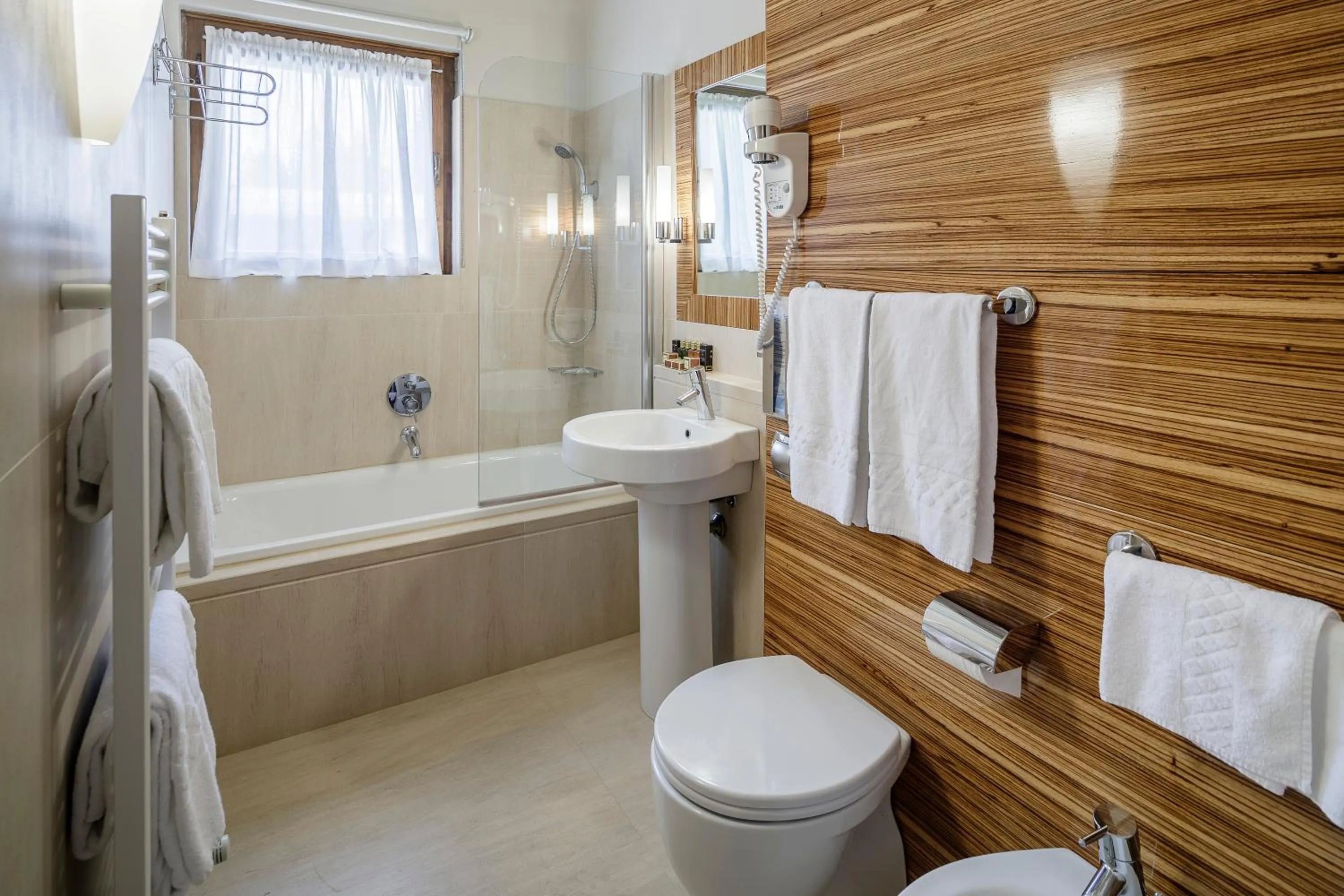 Shower in Hotel Lajadira & Spa