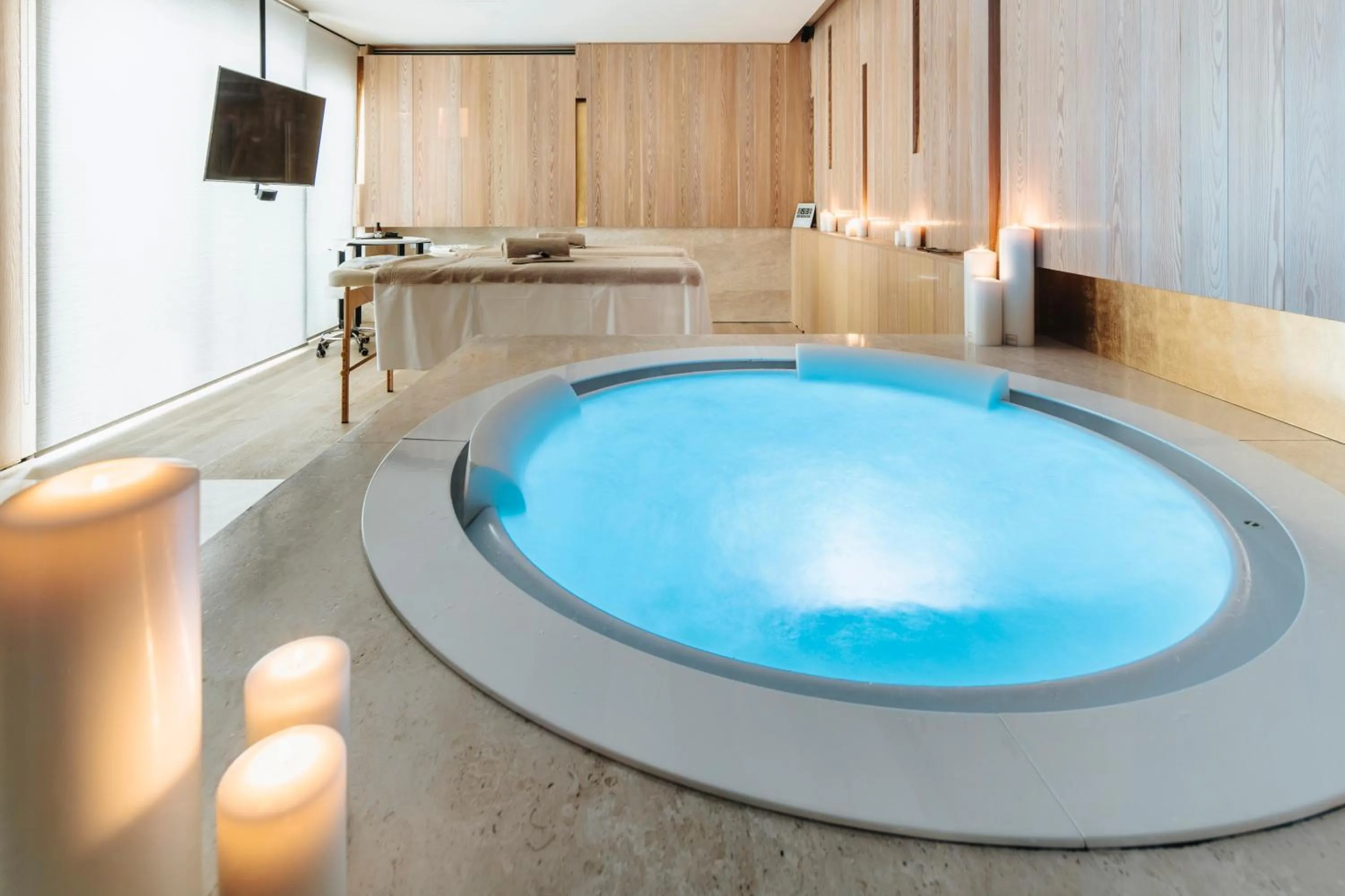 Hot Tub in Hotel Lajadira & Spa