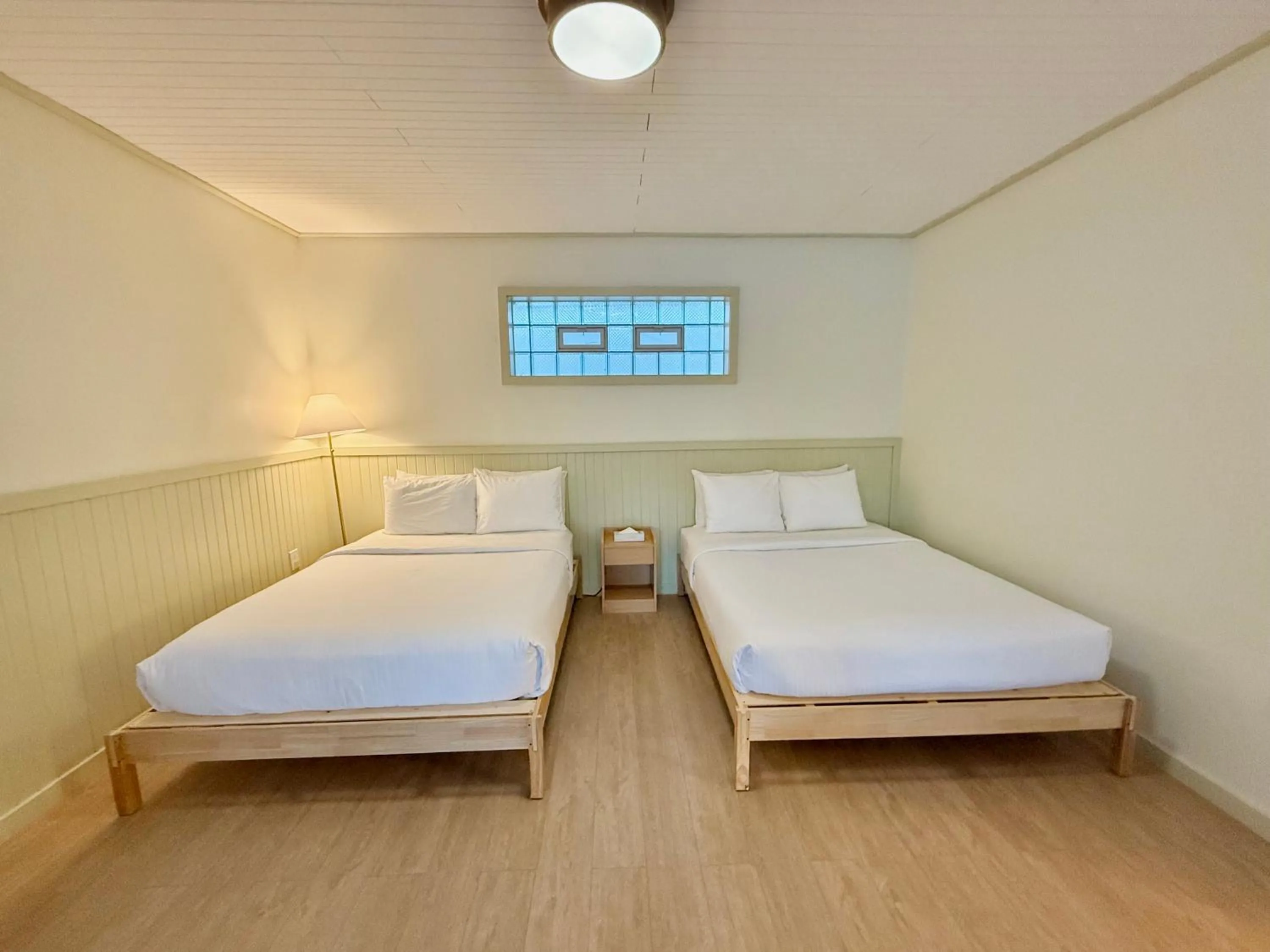 Bed in Pikes Peak Inn