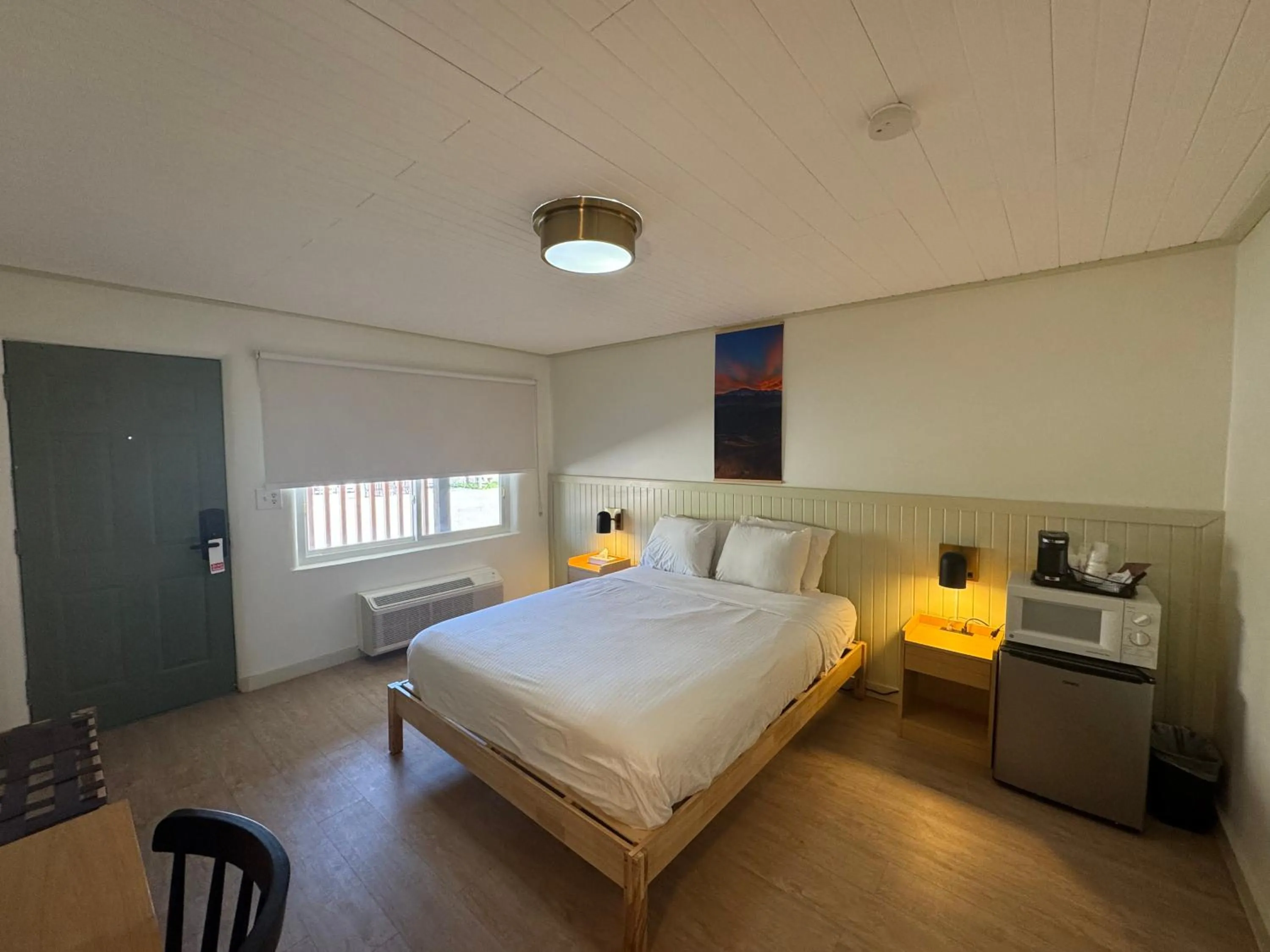 Bed in Pikes Peak Inn