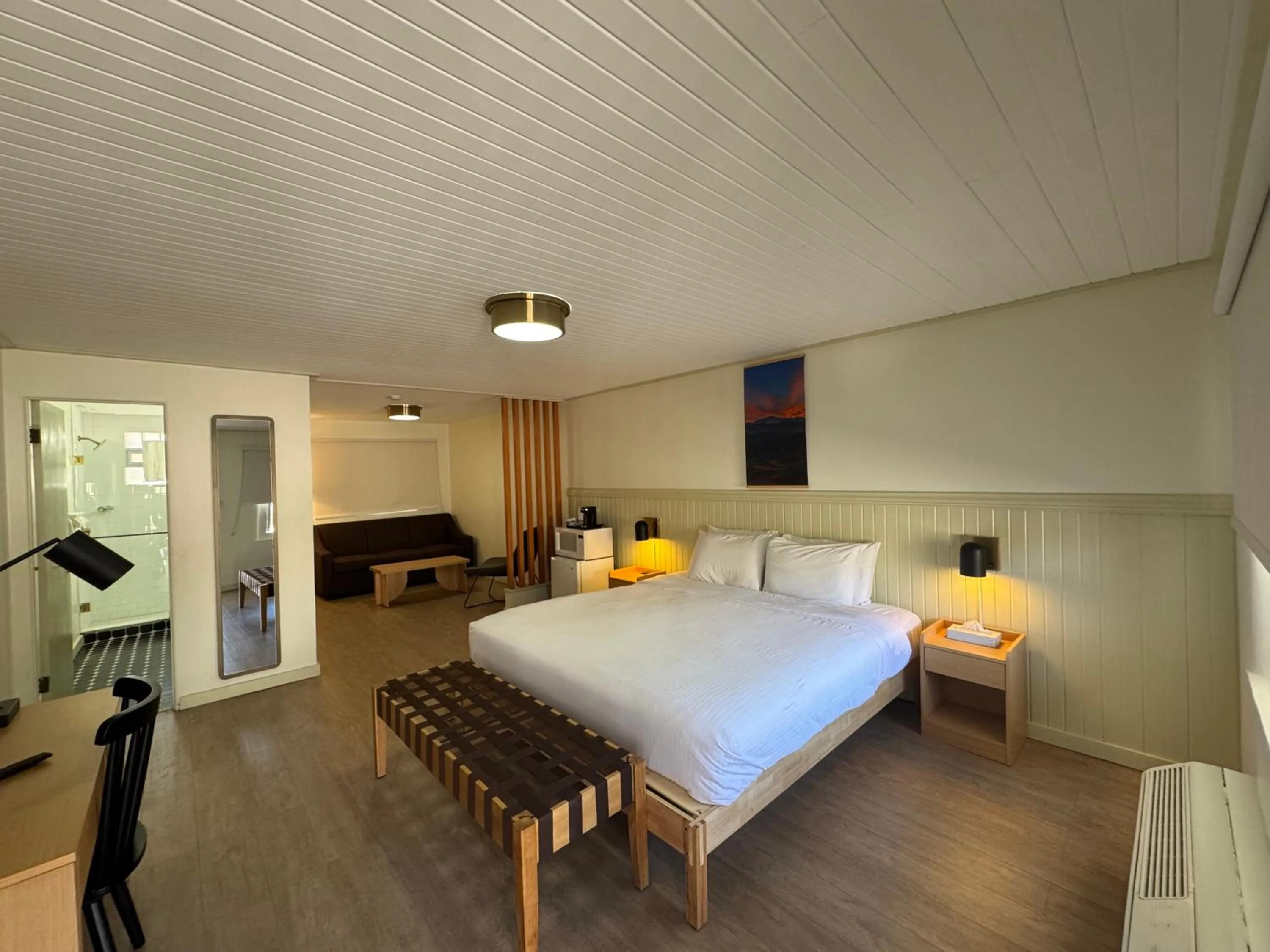 Bed in Pikes Peak Inn