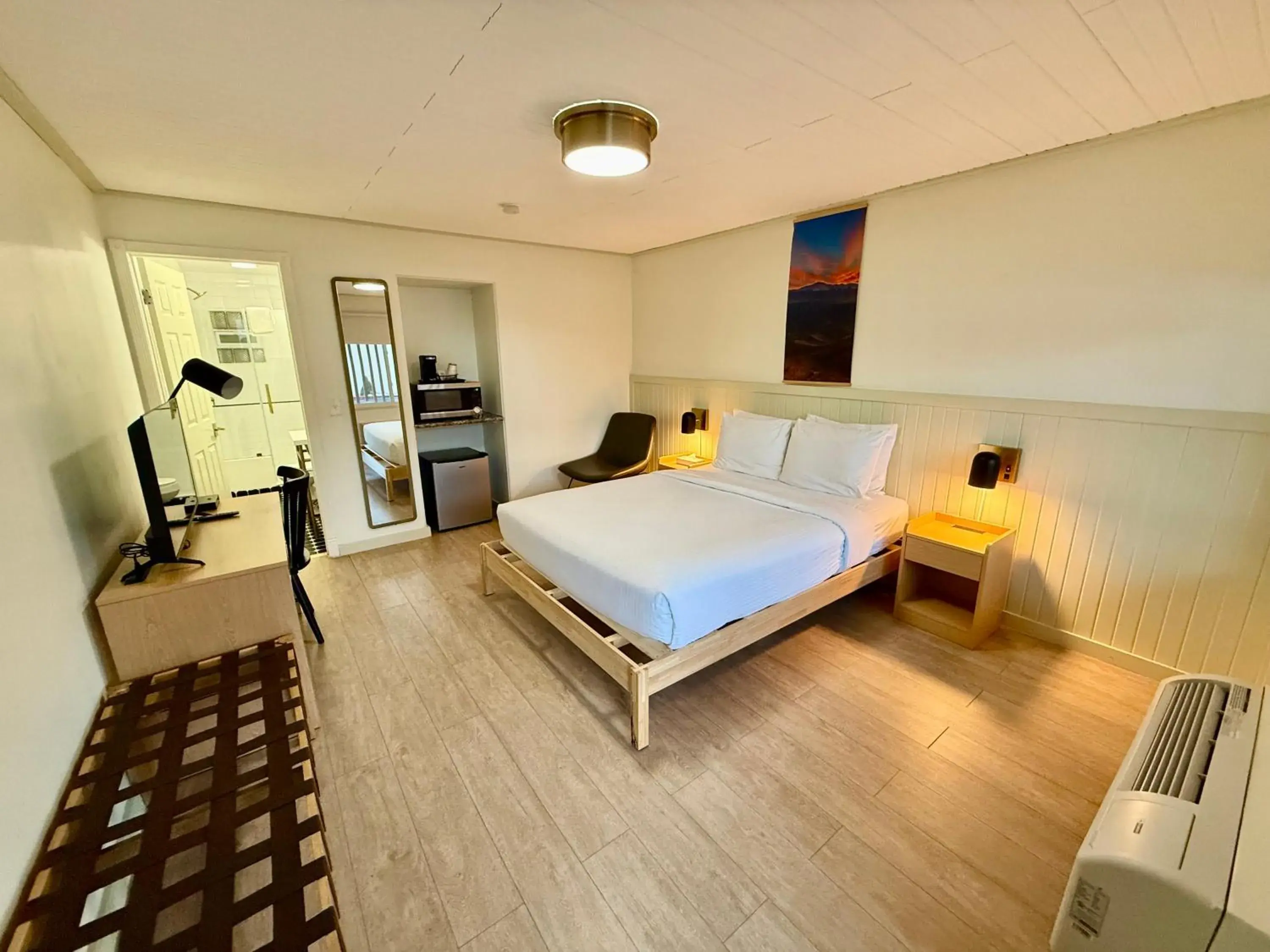 Queen Room in Pikes Peak Inn Queen Room in Pikes Peak Inn