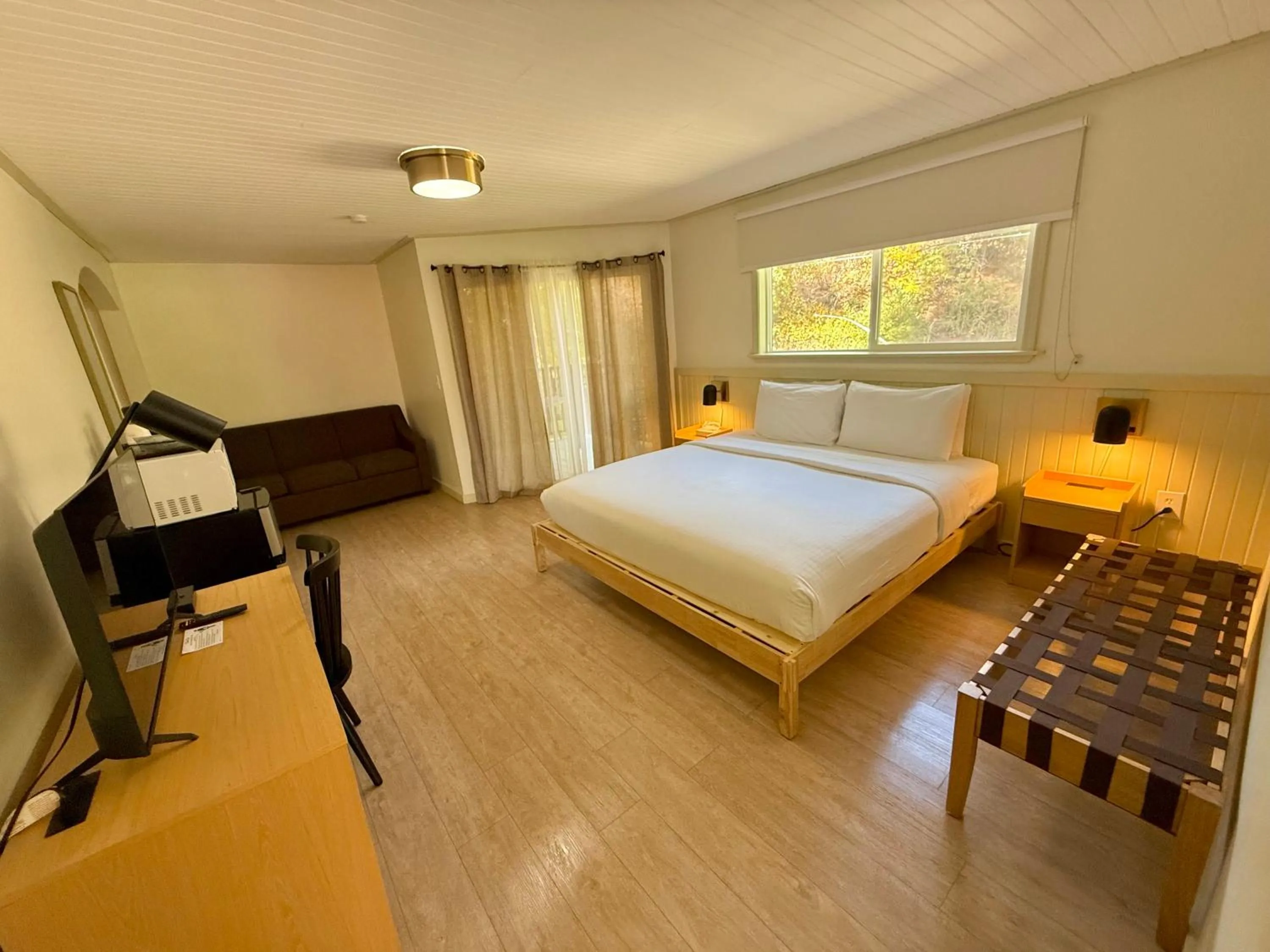 Bed in Pikes Peak Inn