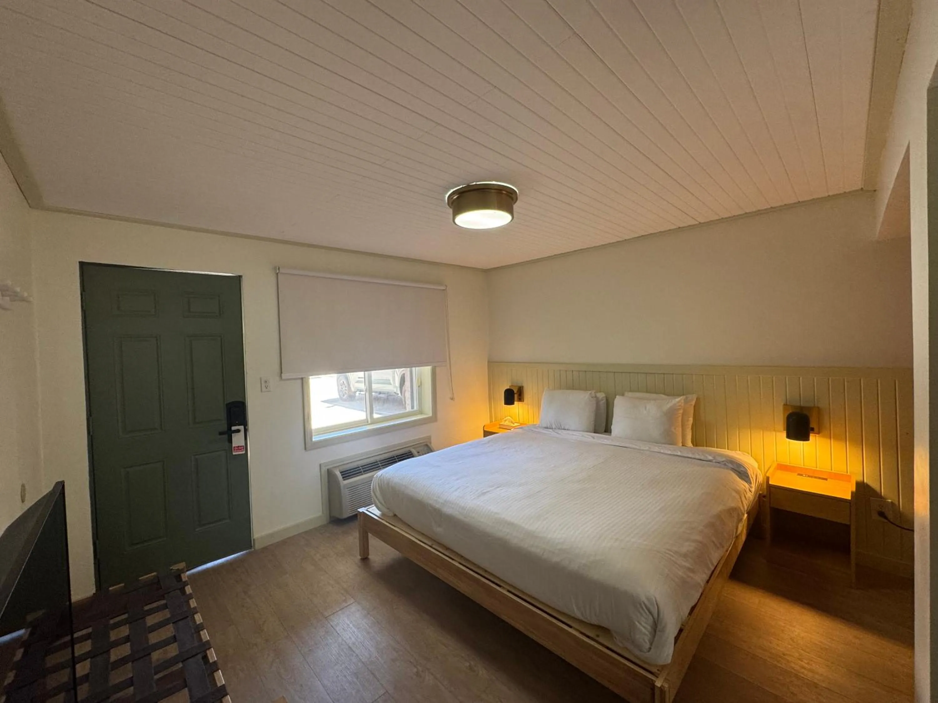 Bed in Pikes Peak Inn