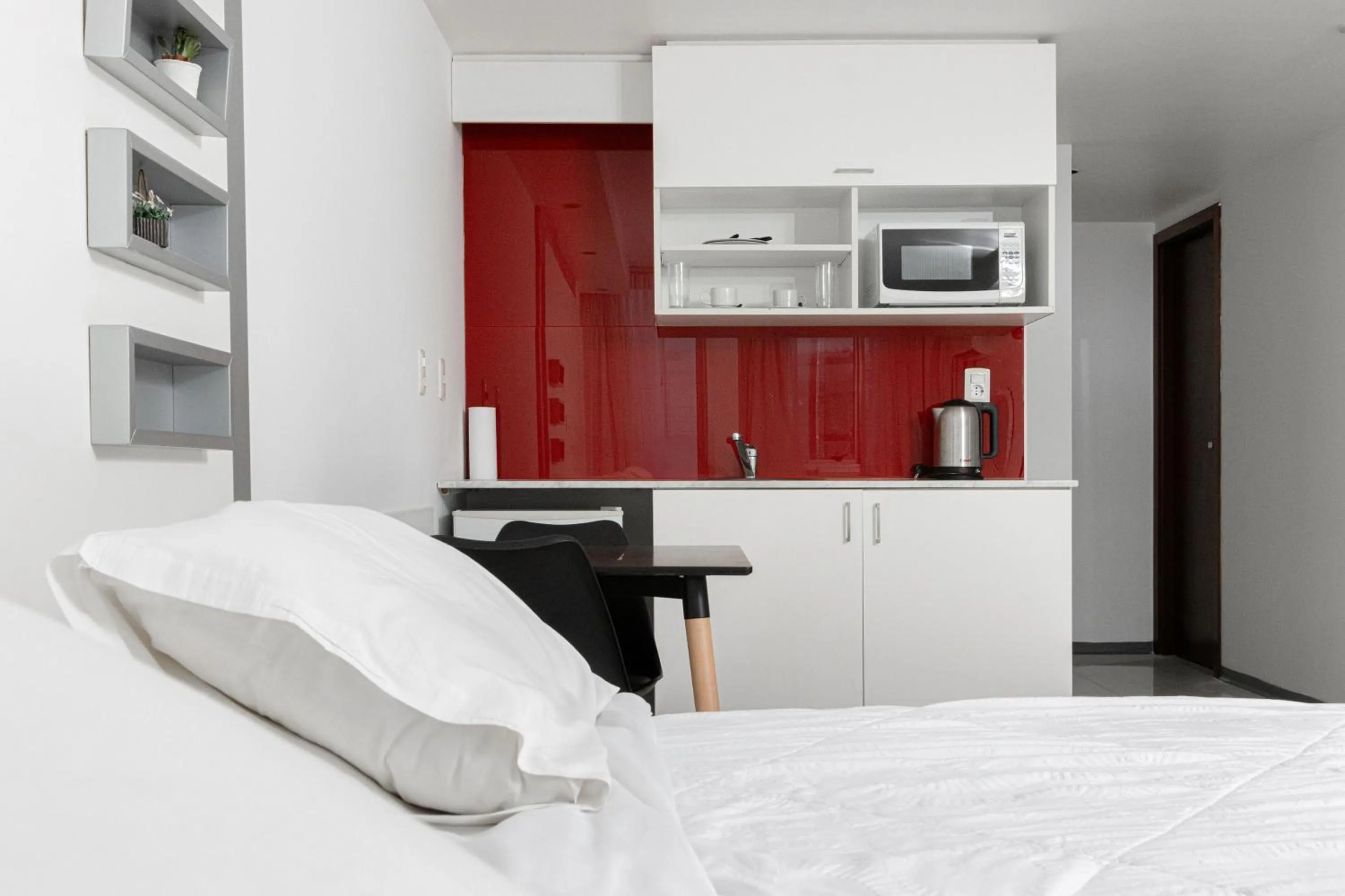 Kitchen or kitchenette, Bed in Hotel Gema Luxury Suites