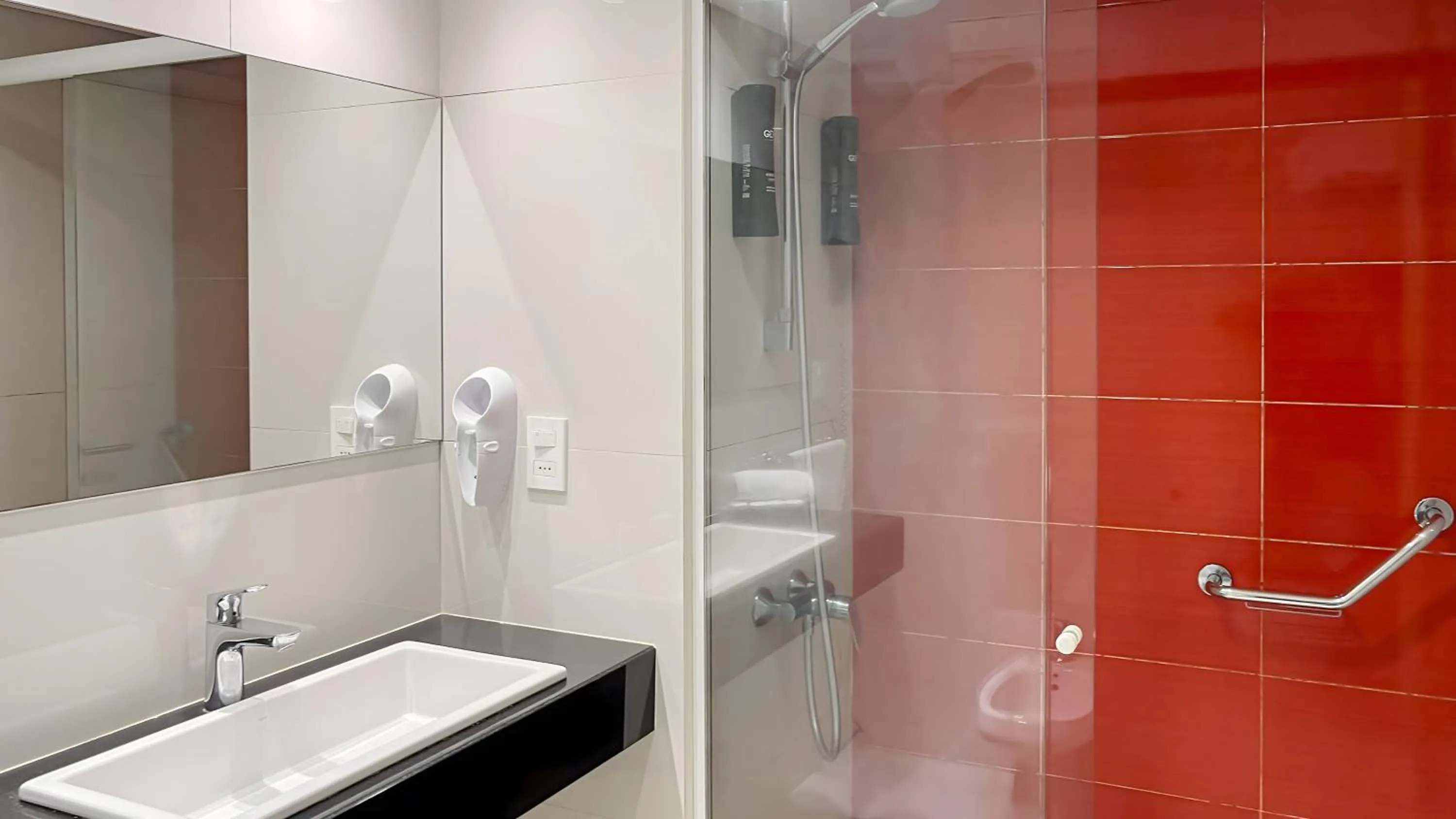 Shower in Hotel Gema Luxury Suites