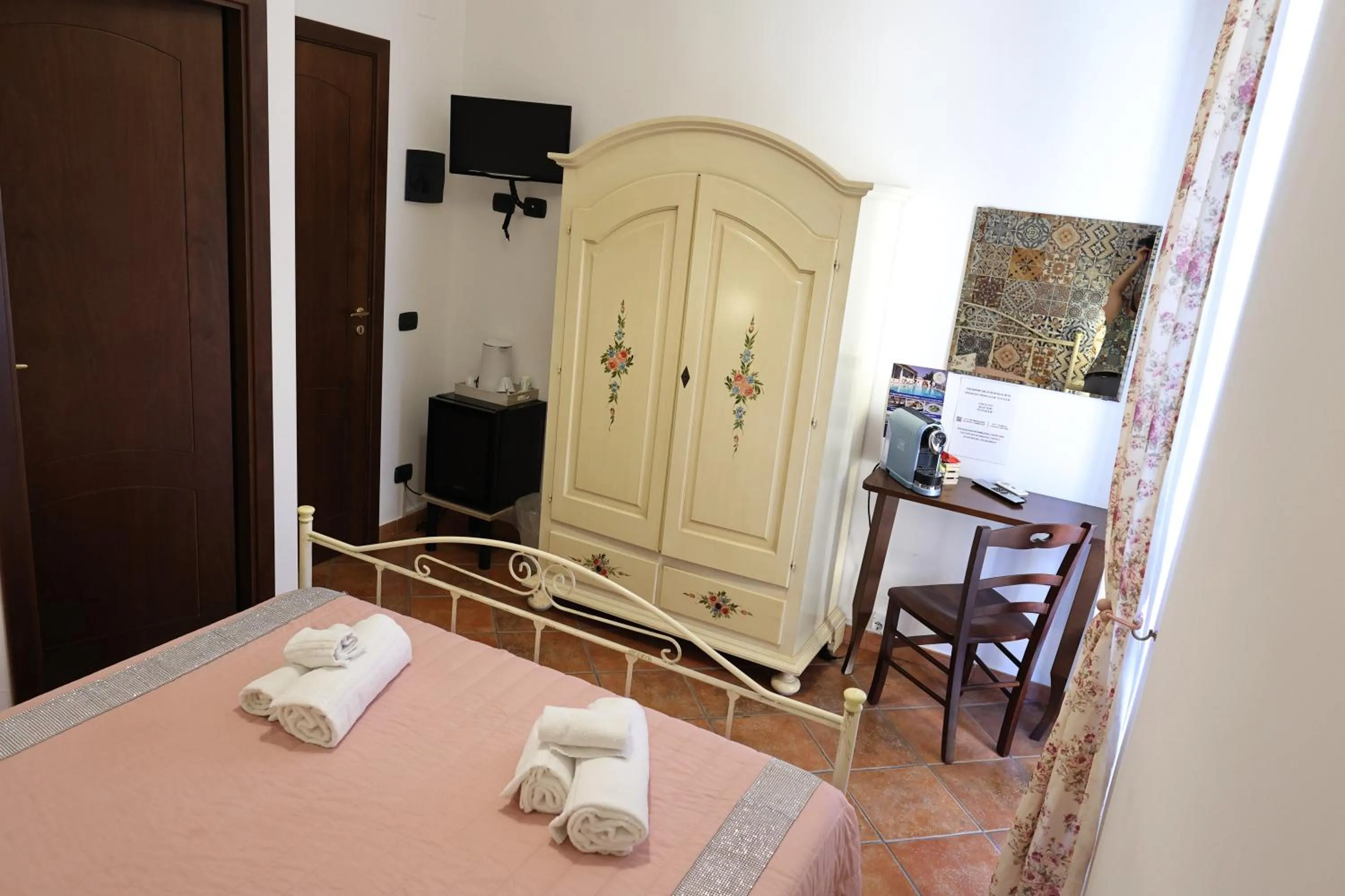 Photo of the whole room, Bed in Rabatè