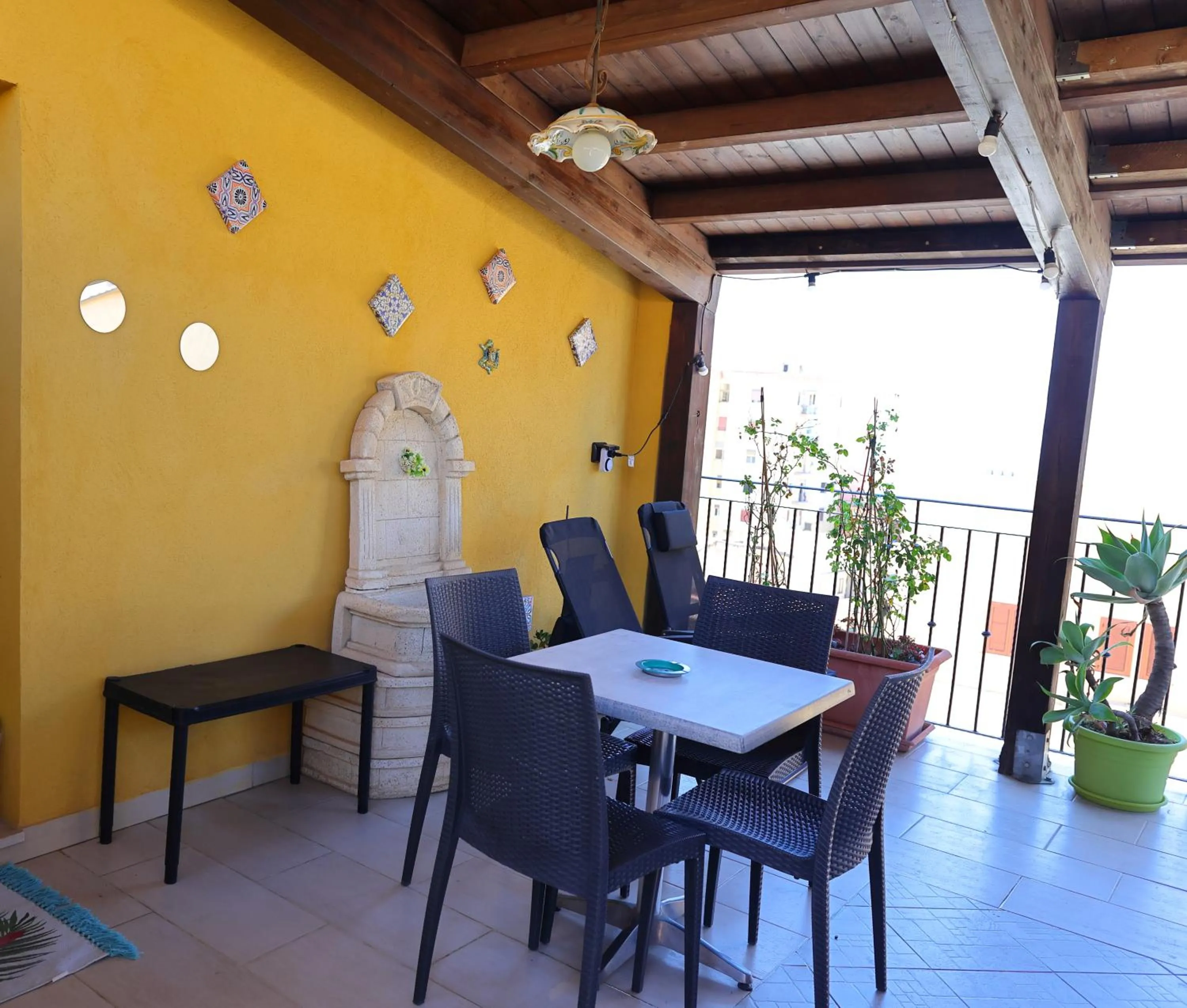 Communal lounge/ TV room in Rabatè