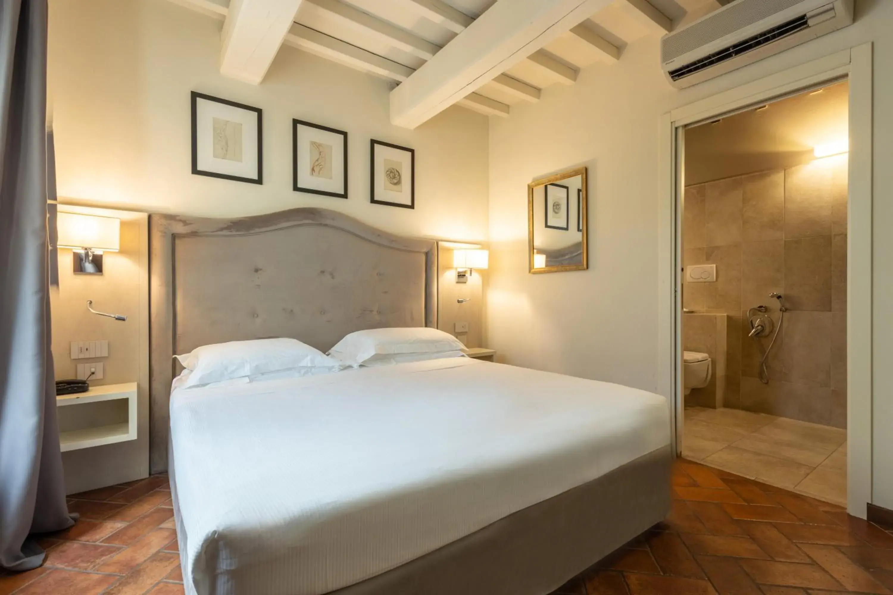 Double Room - single occupancy in Hotel Embassy Double Room - single occupancy in Hotel Embassy