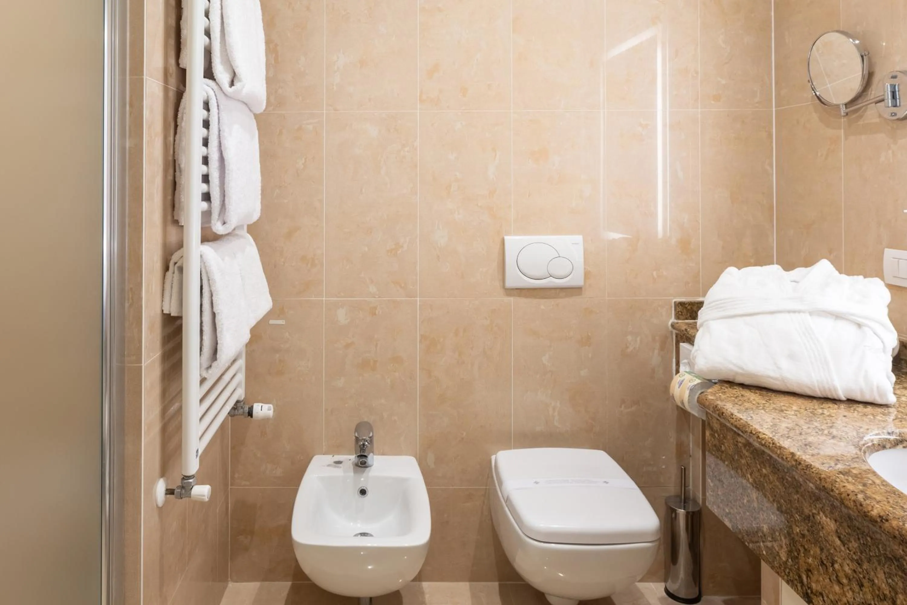 Shower in Hotel Embassy