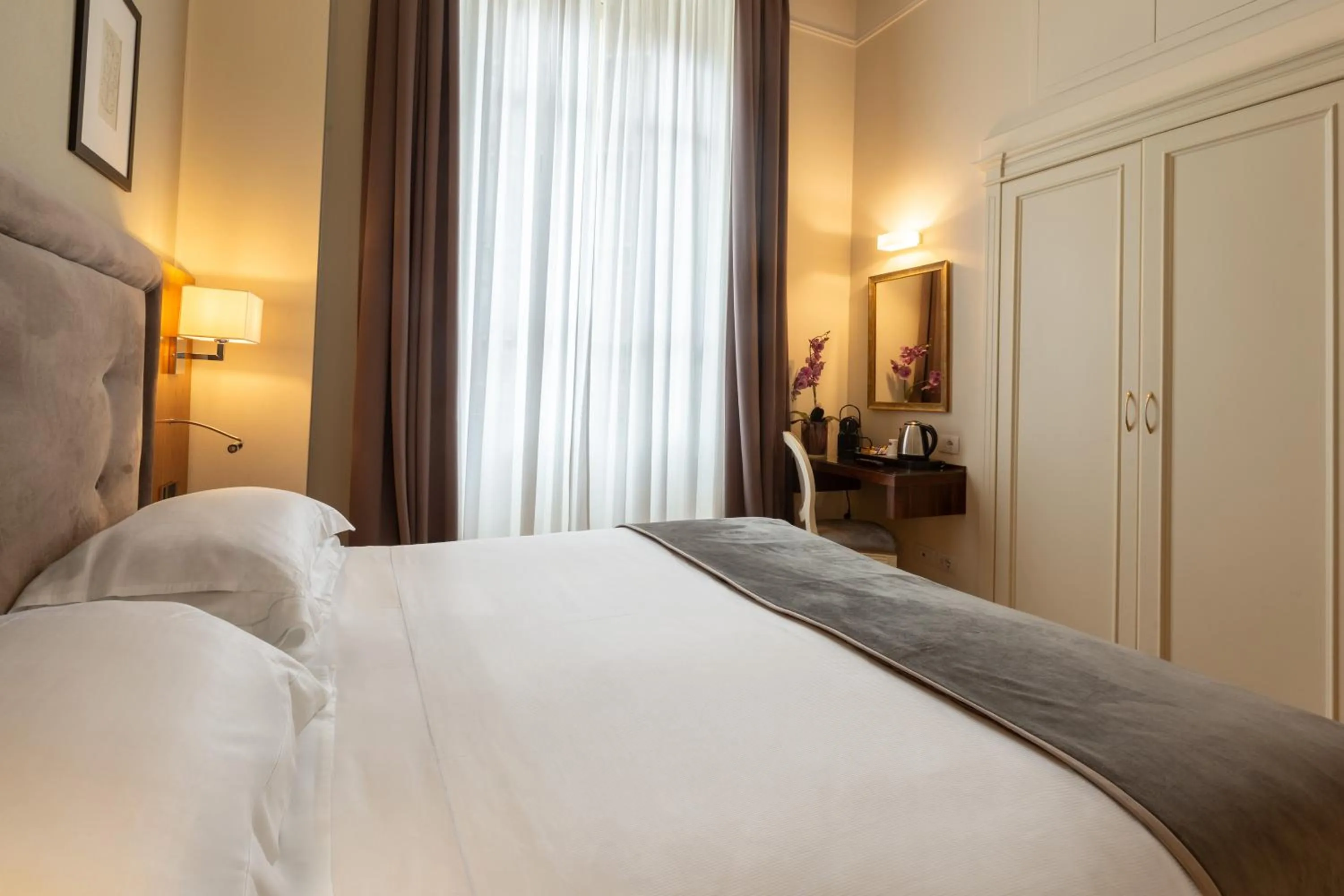 Bed in Hotel Embassy