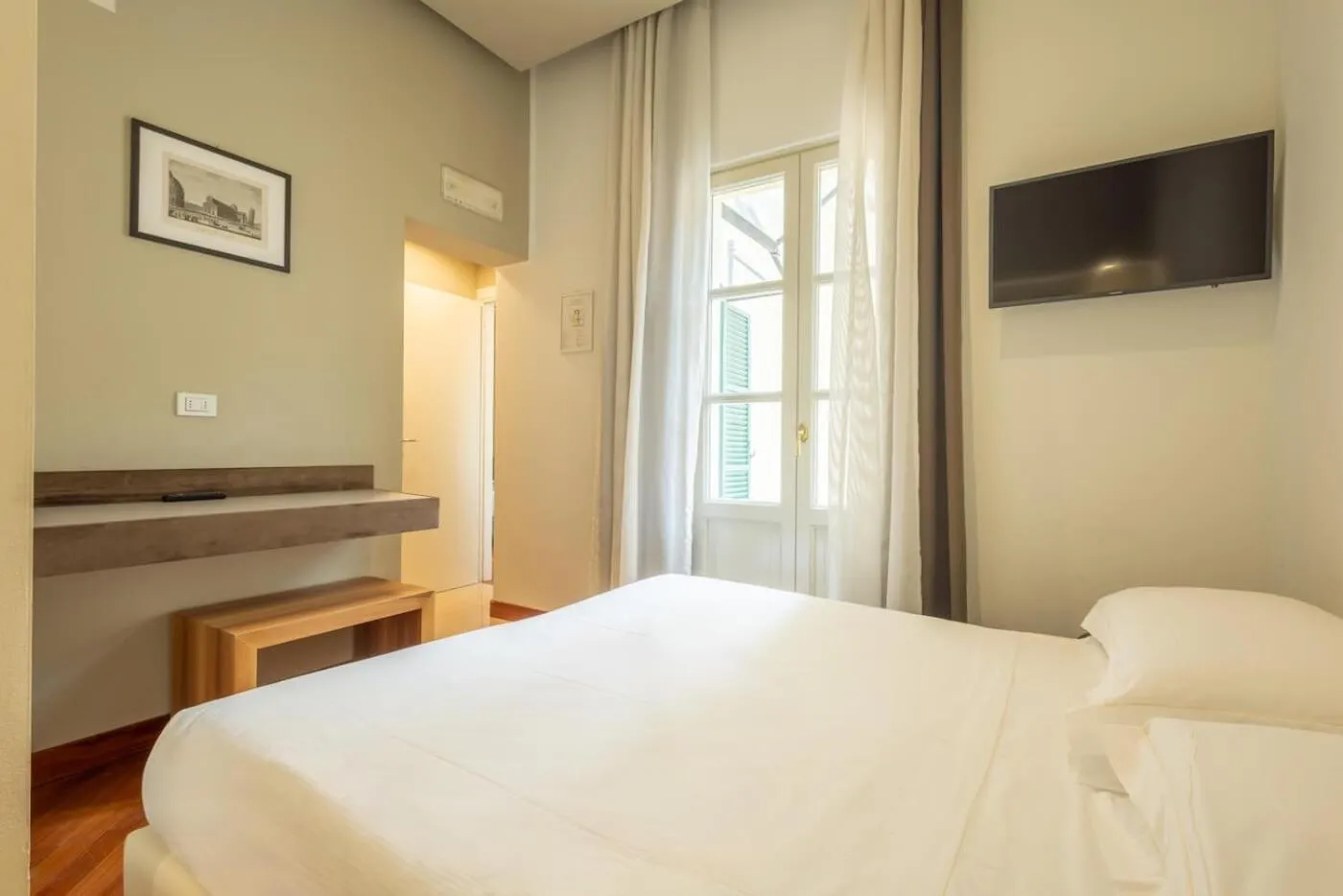 Bed in Hotel Embassy