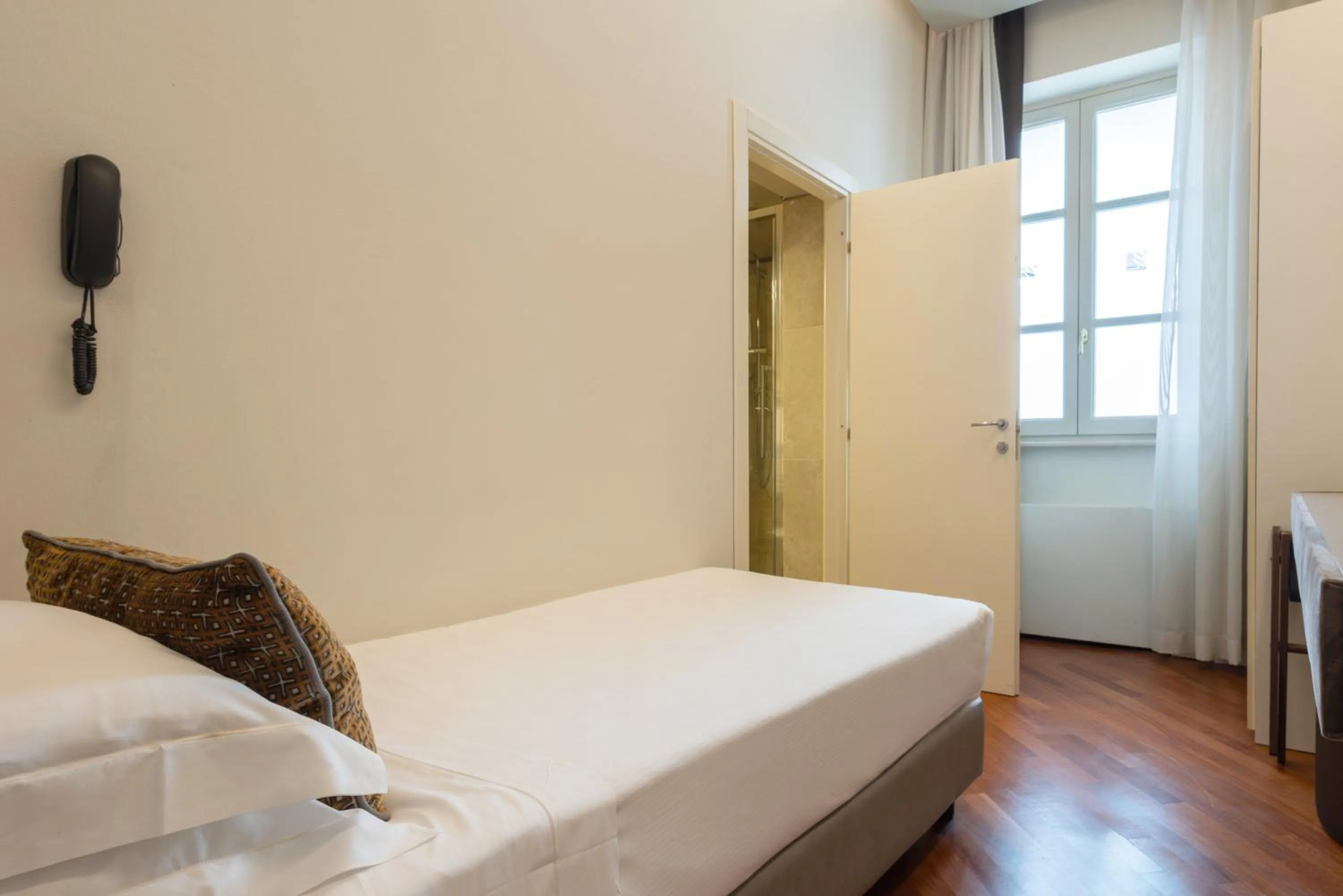 Bedroom, Bed in Hotel Embassy