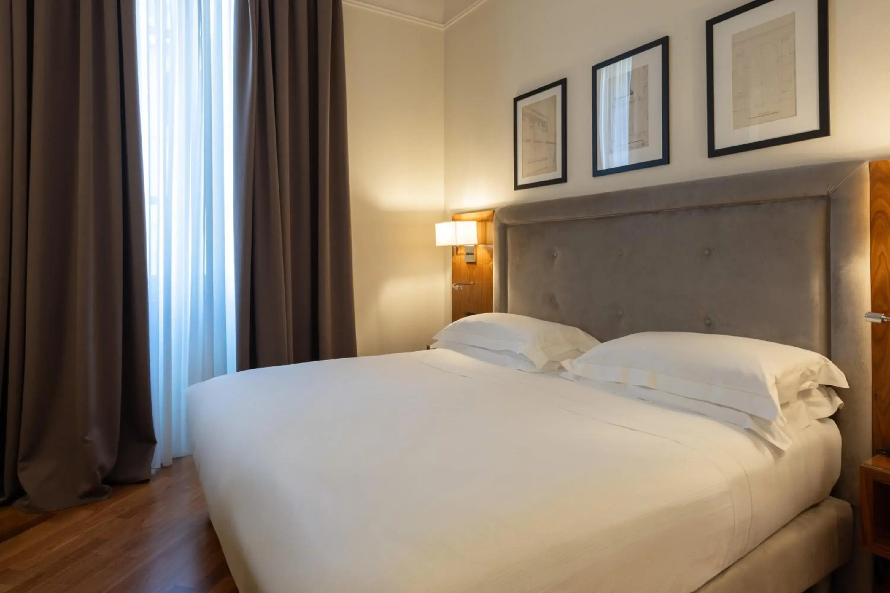 Superior Double or Twin Room in Hotel Embassy Superior Double or Twin Room in Hotel Embassy