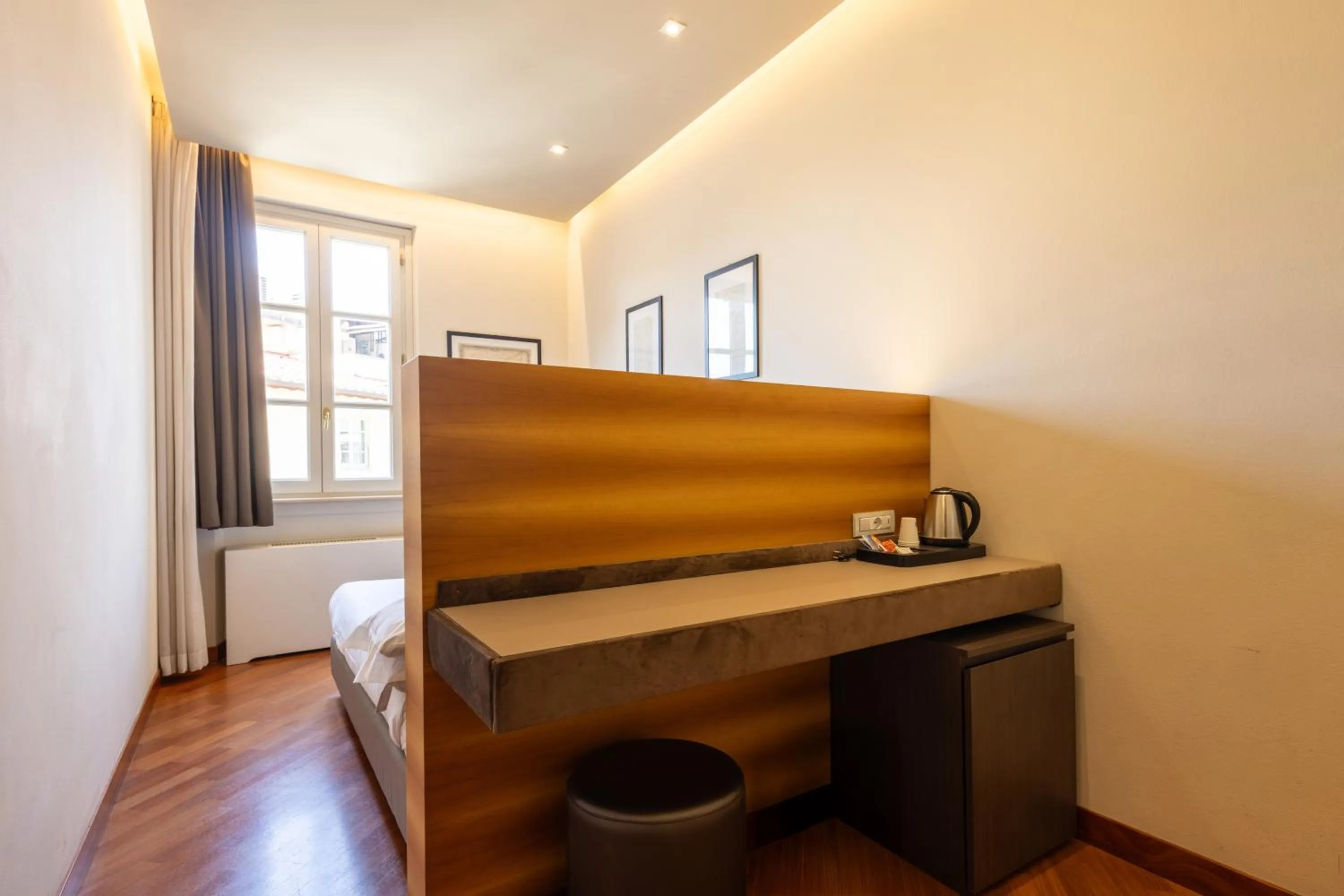 Bed in Hotel Embassy