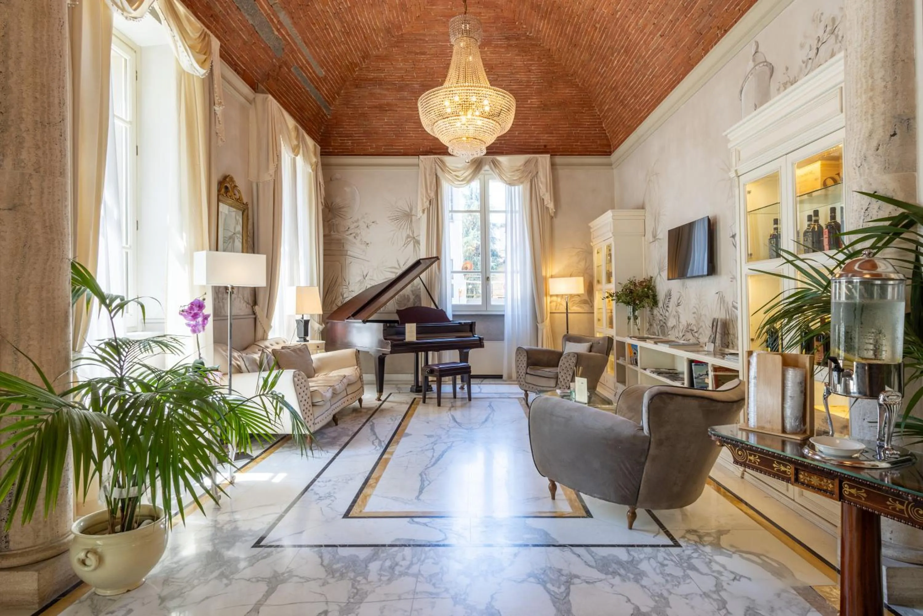 Lobby or reception in Hotel Embassy