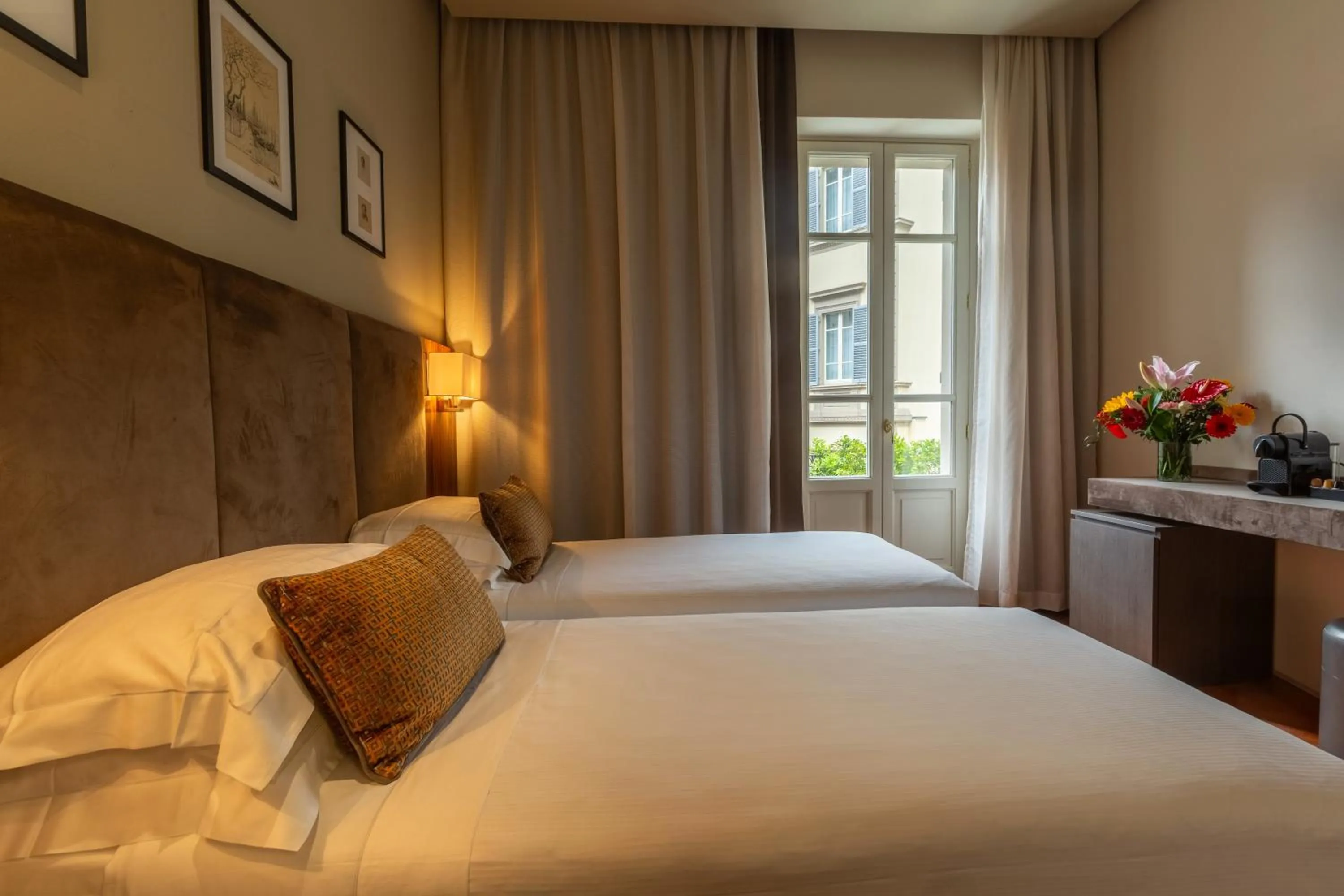 Bed in Hotel Embassy