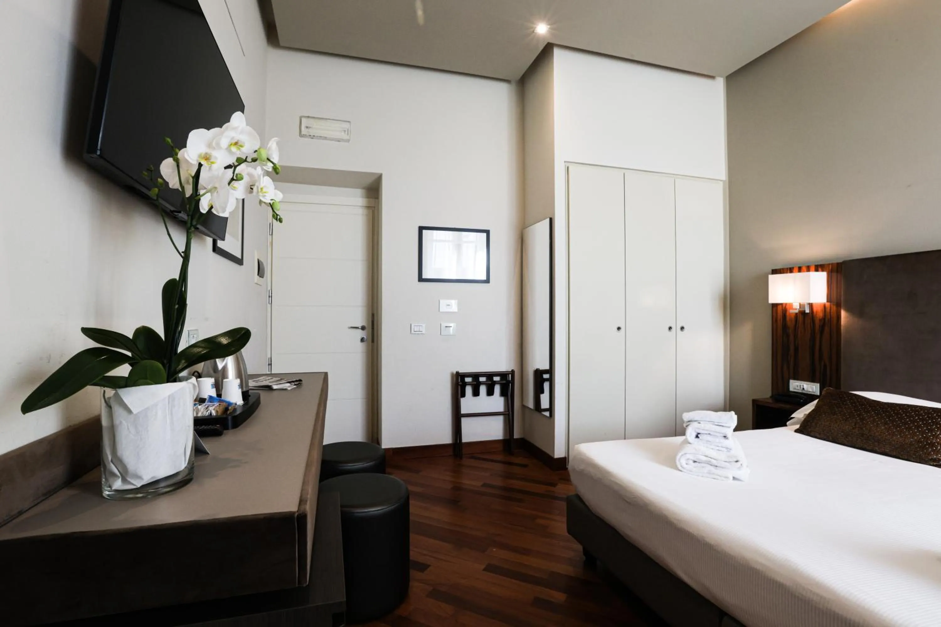 Bedroom, Bed in Hotel Embassy