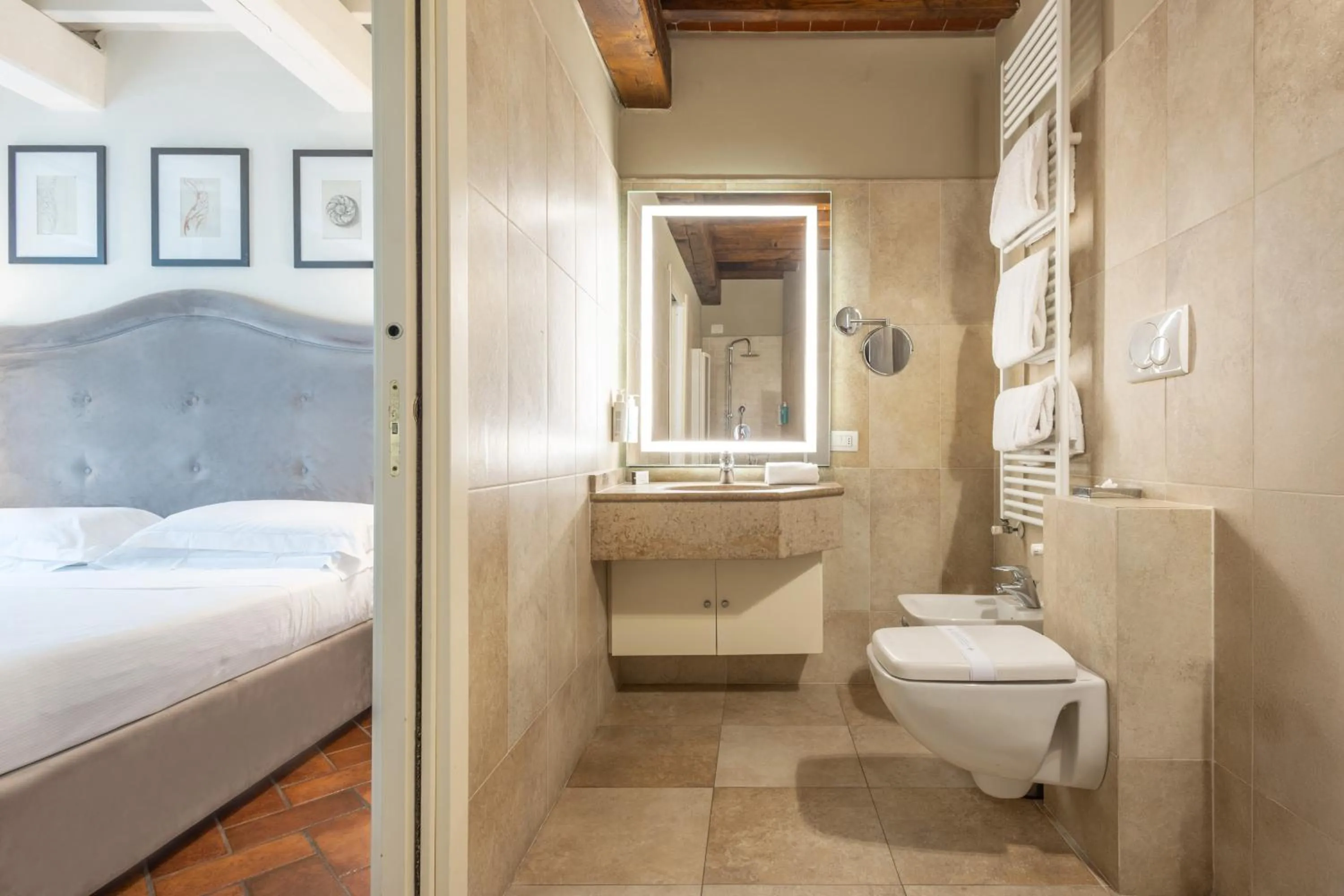 Bed in Hotel Embassy