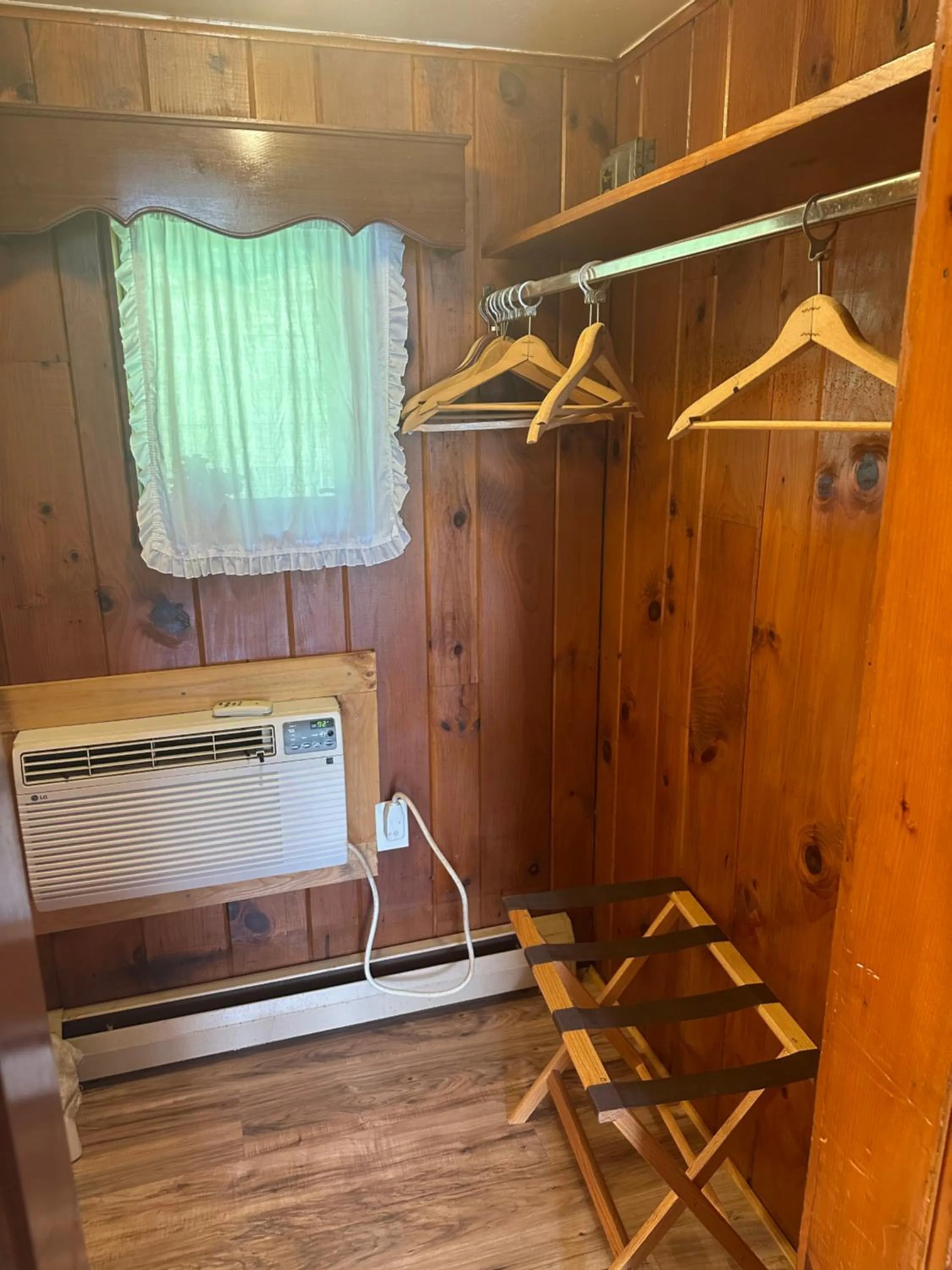 wardrobe in Starlight Inn