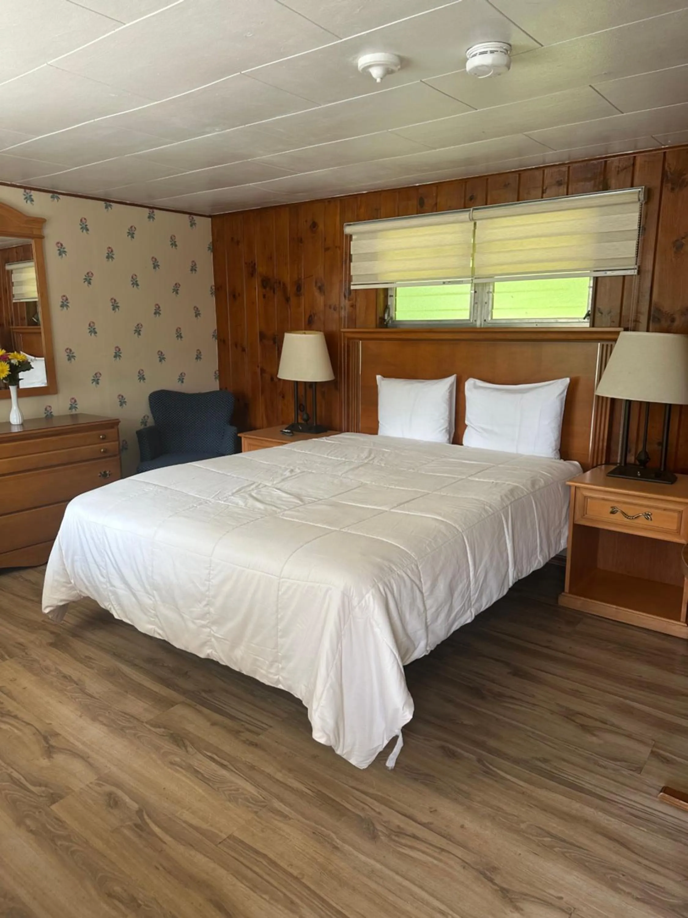 Photo of the whole room in Starlight Inn