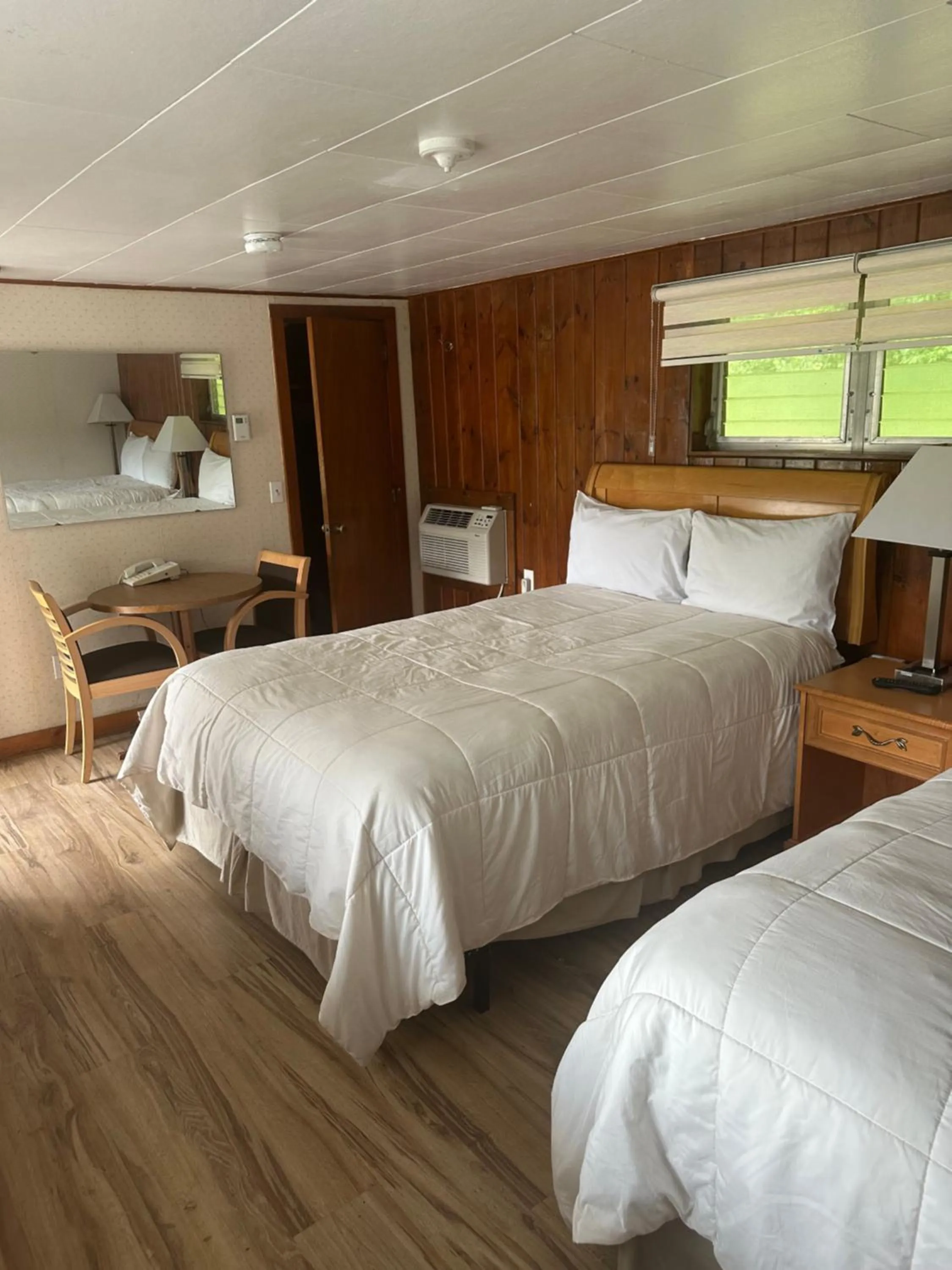 Photo of the whole room in Starlight Inn