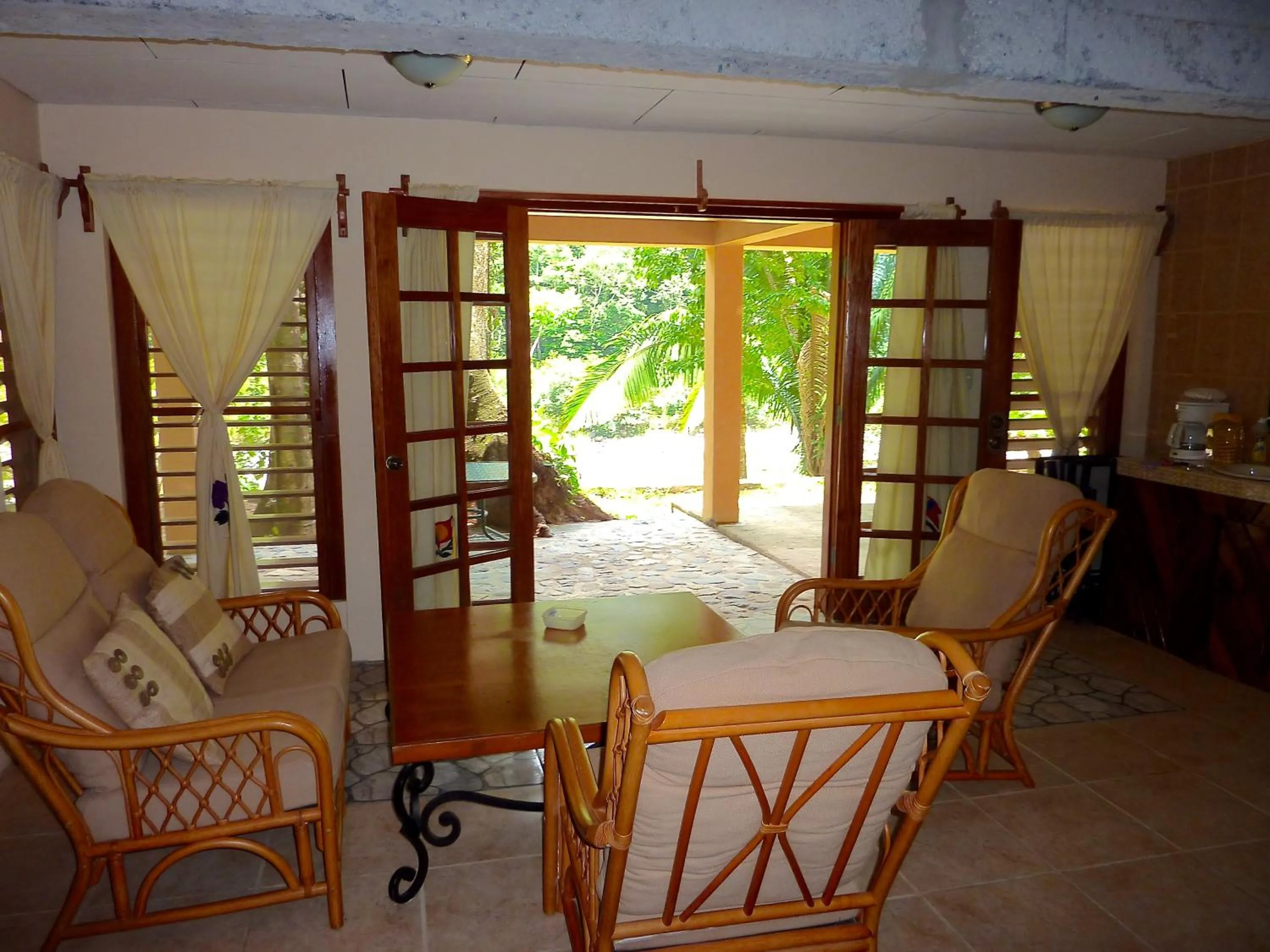 Photo of the whole room in Villas Pico Bonito