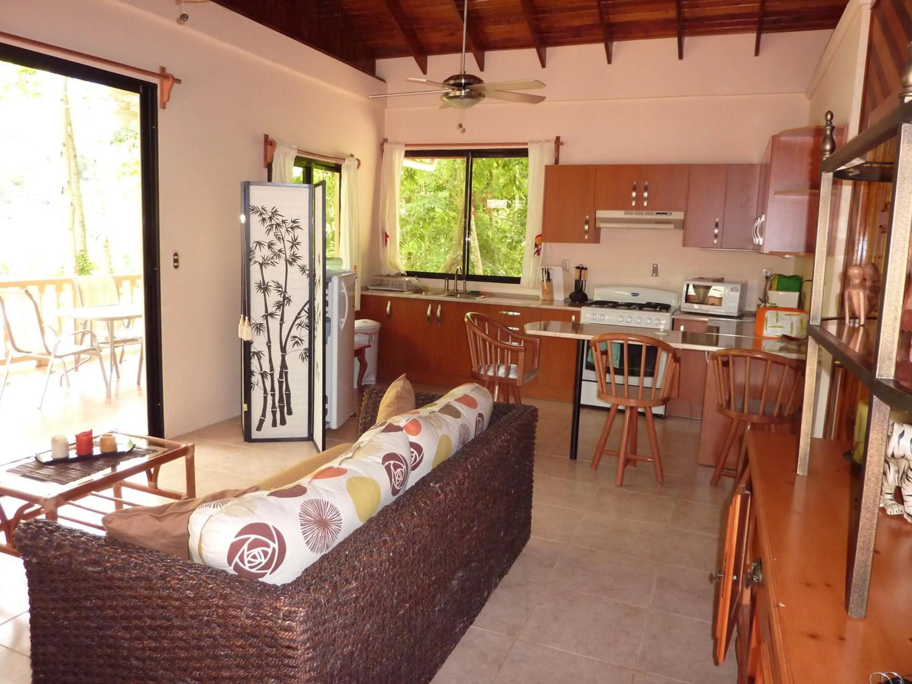 Photo of the whole room in Villas Pico Bonito