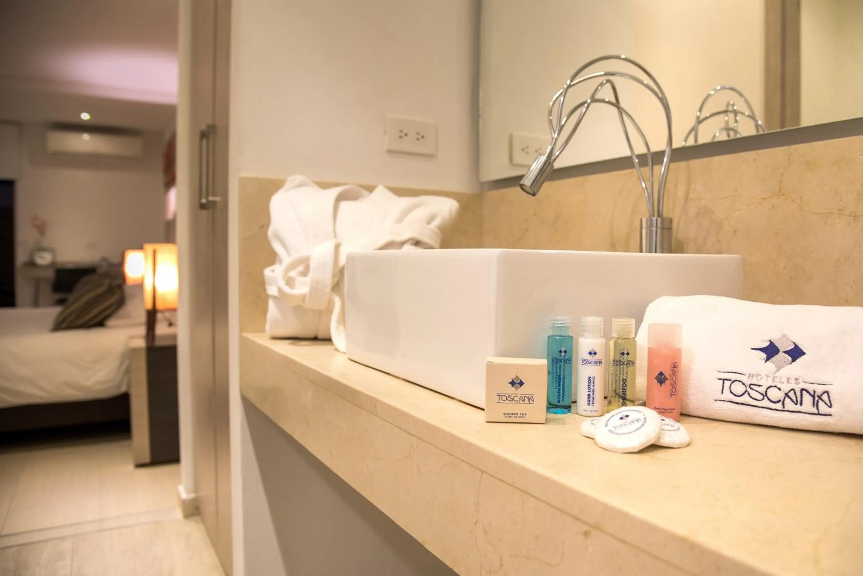 Bathroom in Hotel Toscana Plaza