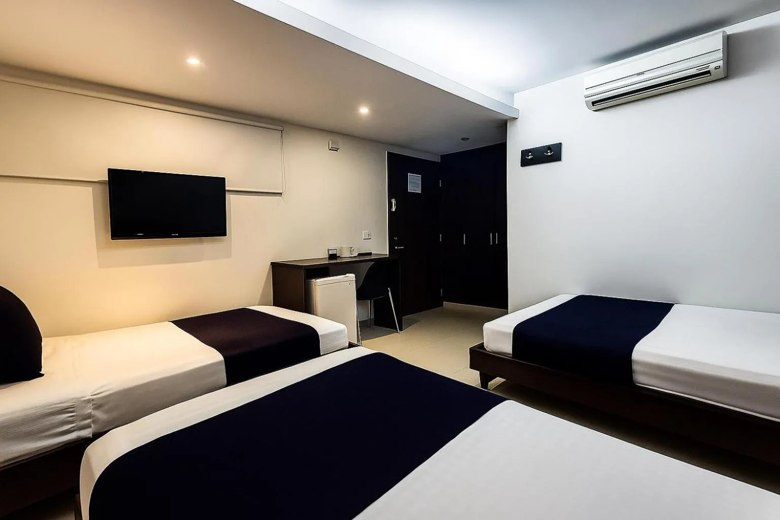 Photo of the whole room, Bed in Hotel Toscana Plaza