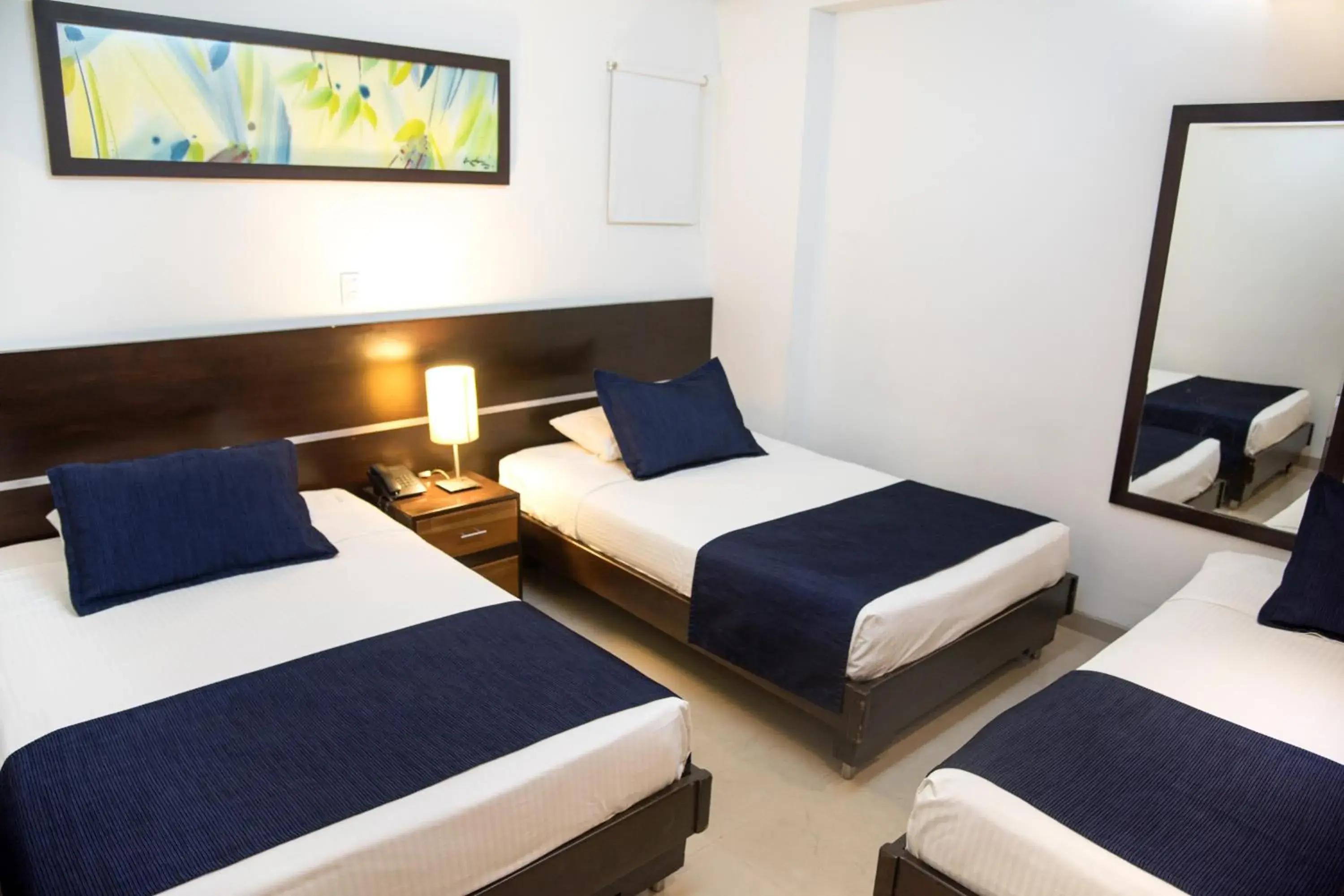 Standard Triple Room in Hotel Toscana Plaza Standard Triple Room in Hotel Toscana Plaza