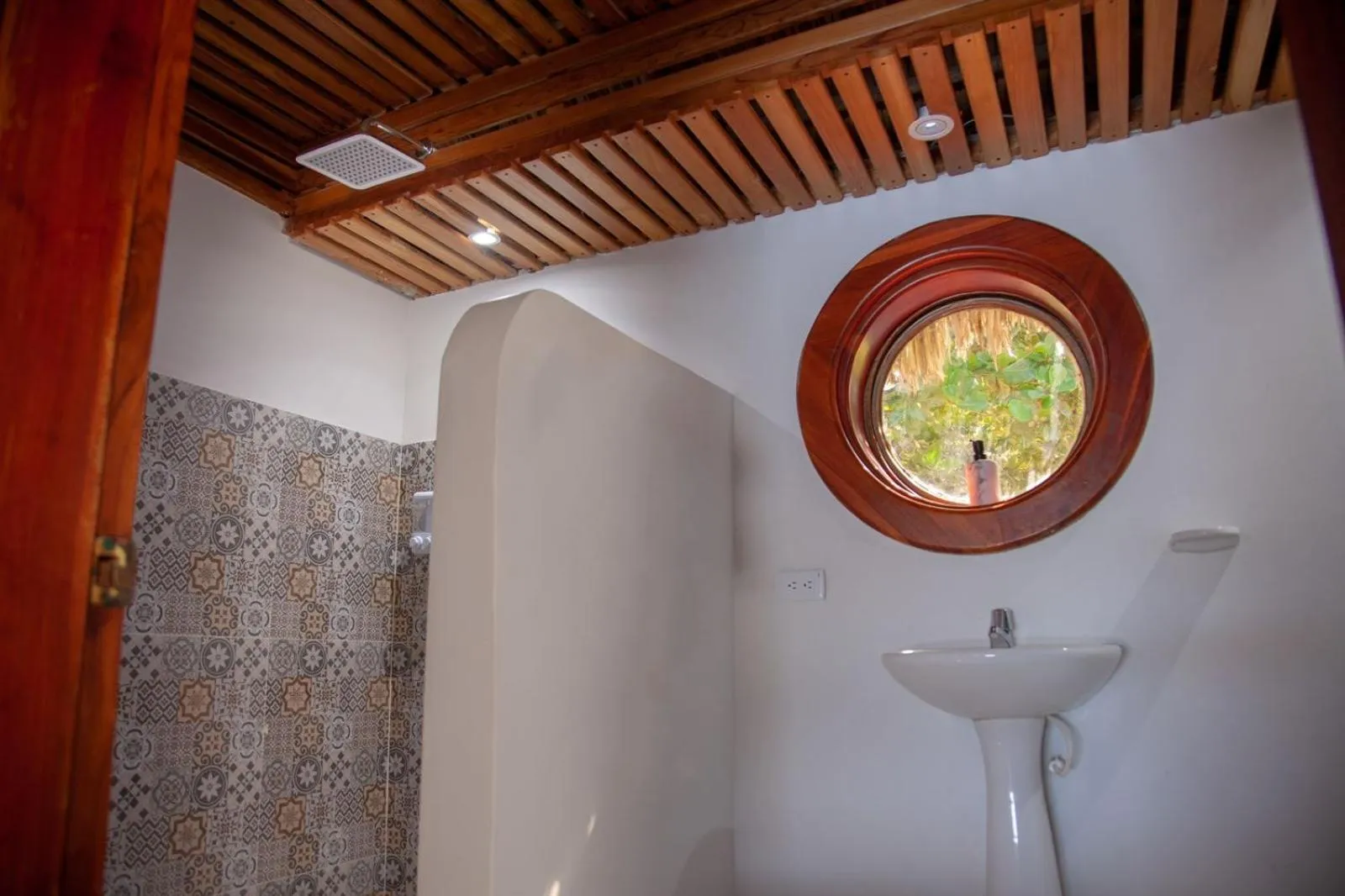 Shower in Múcura Club Hotel