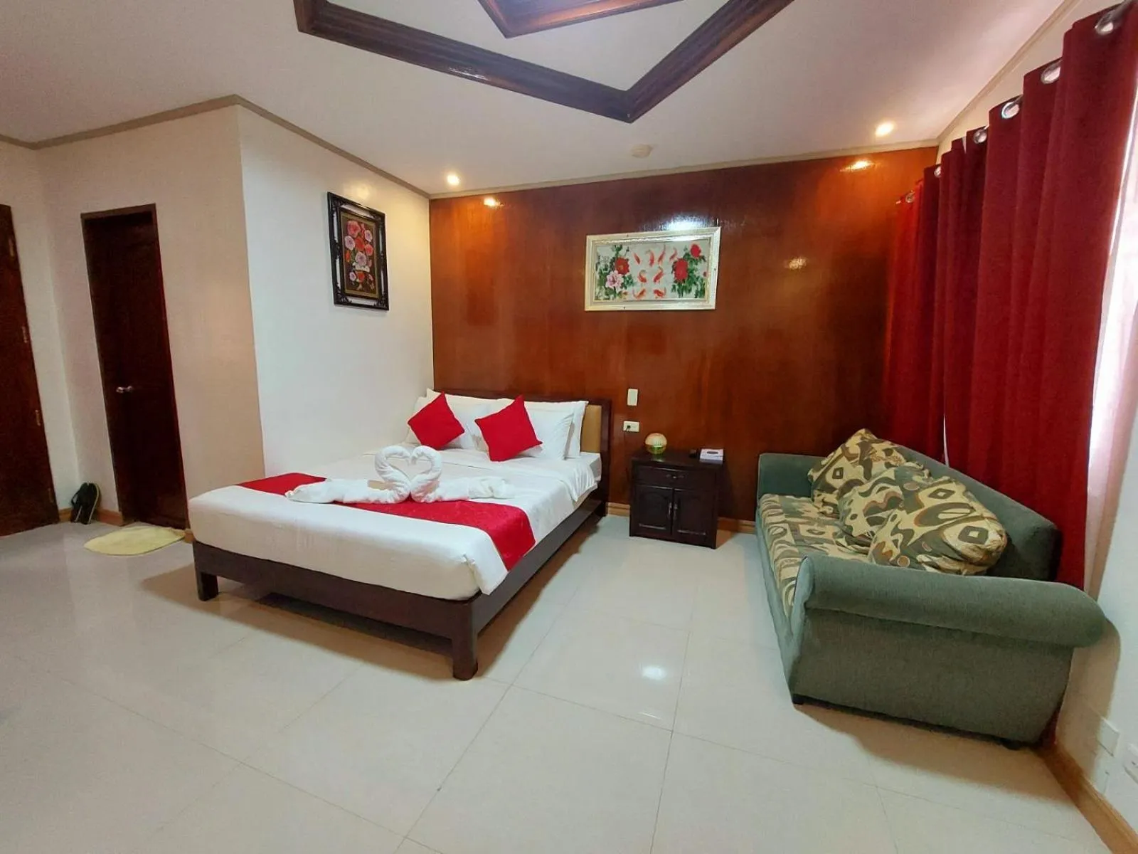 Photo of the whole room, Bed in Mariafe Inn