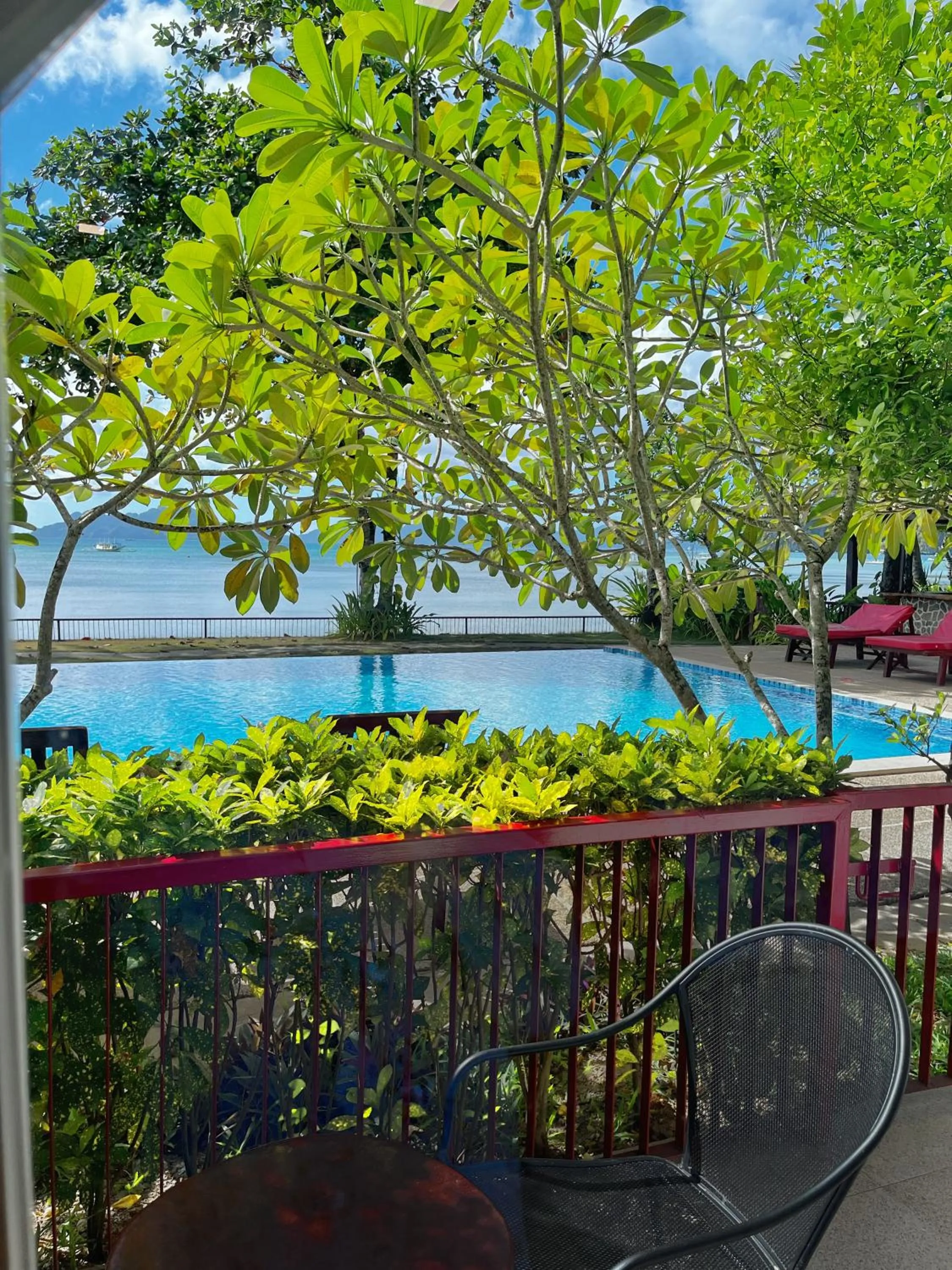 Oceanview Premiere King Plus with Pool Access in Doublegem Beach Resort and Hotel