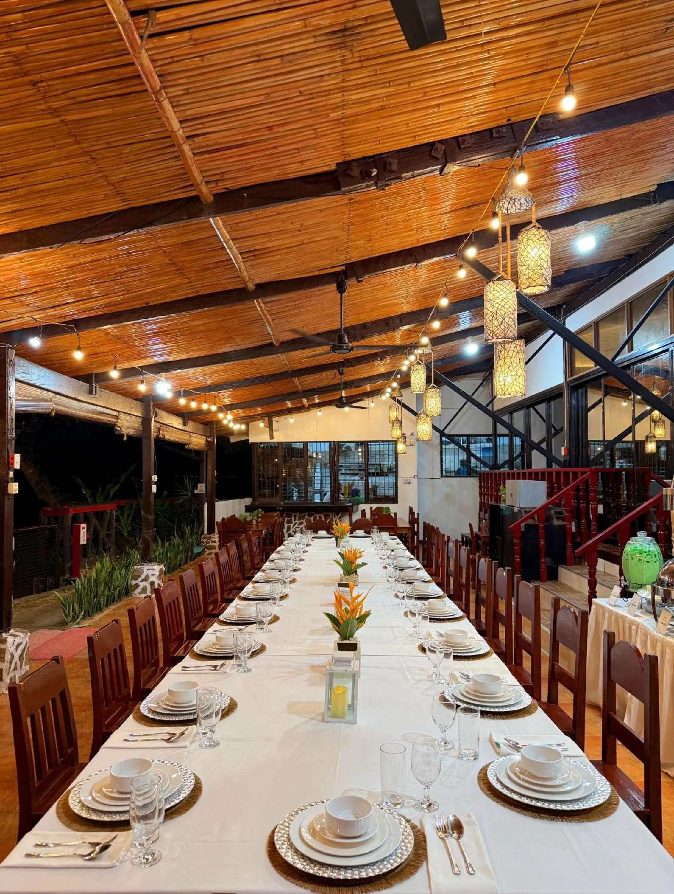 Restaurant/places to eat in Doublegem Beach Resort and Hotel