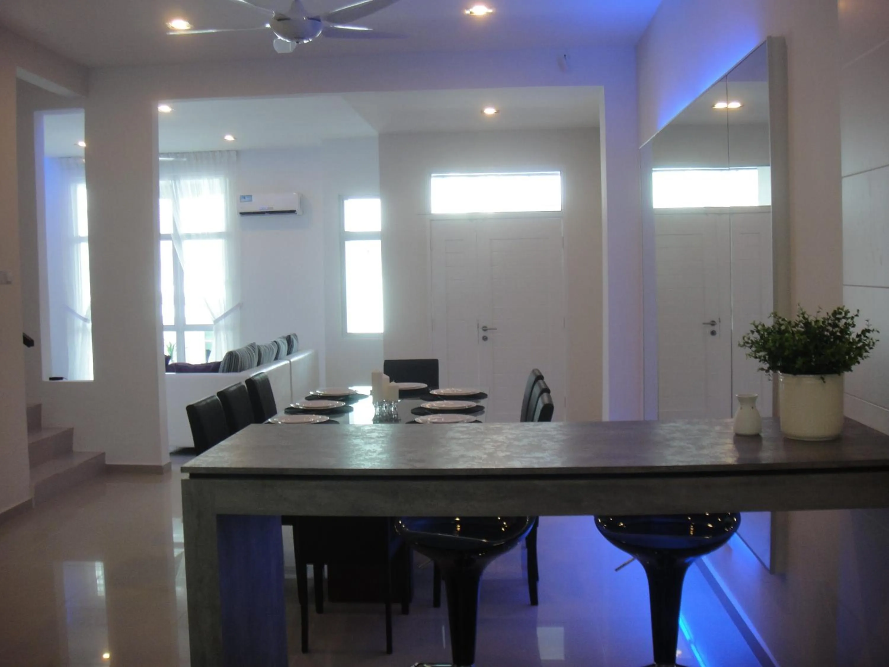 Dining area in Shamrock Beach Villas Batu Ferringhi Penang