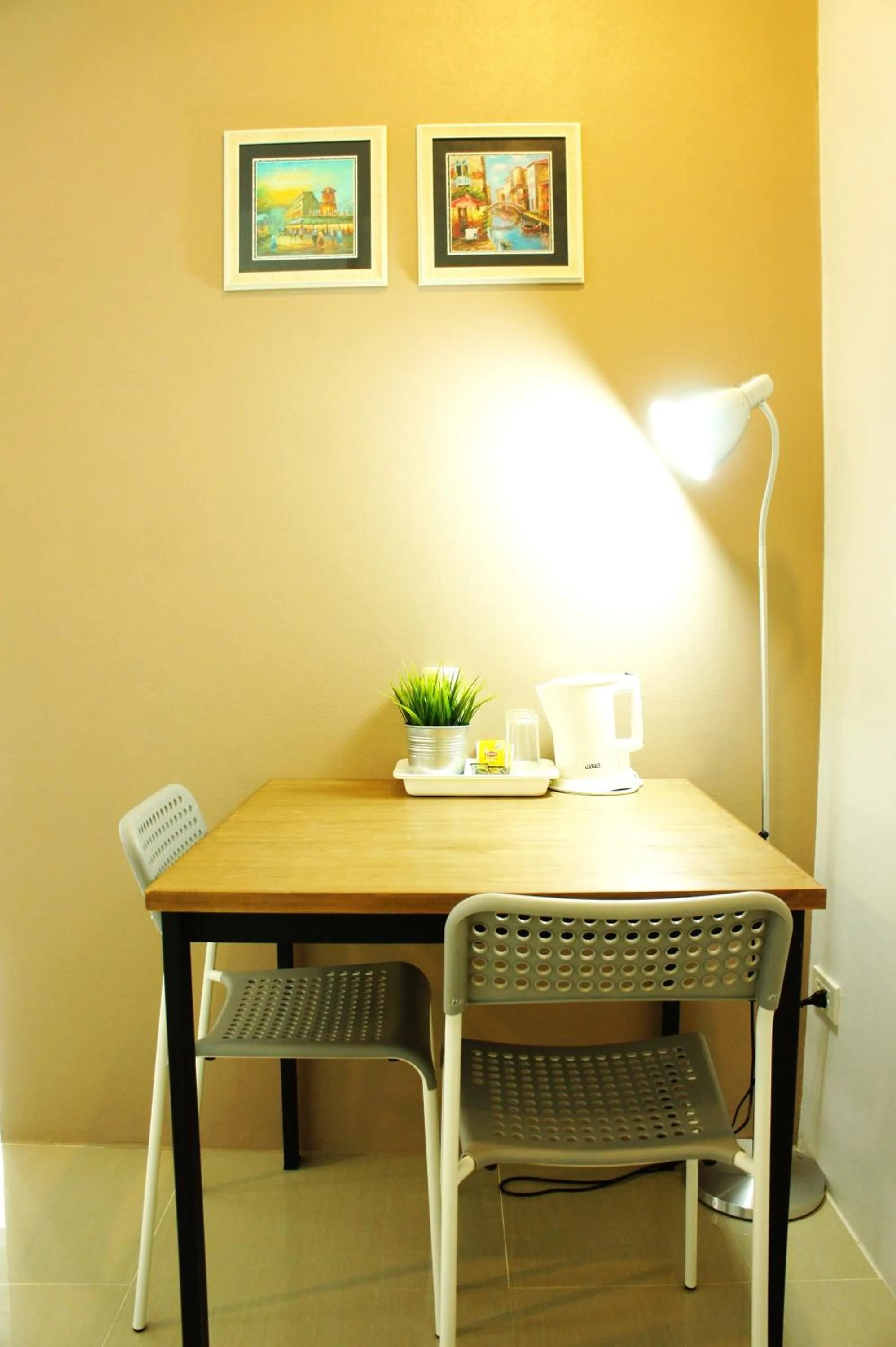 Coffee/tea facilities in Wealth 30th