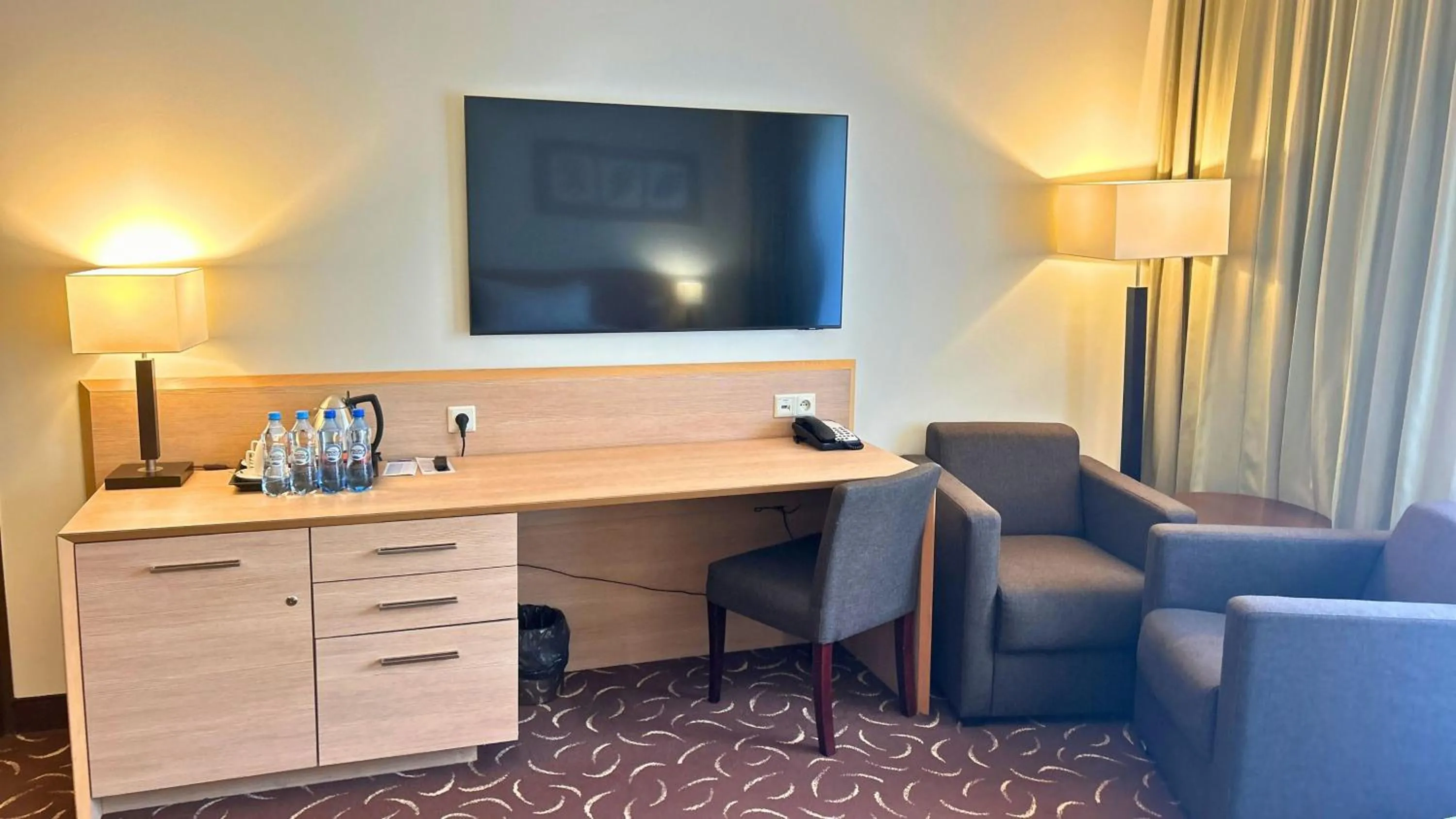 TV and multimedia in Holiday Inn Resort Warsaw Józefów by IHG