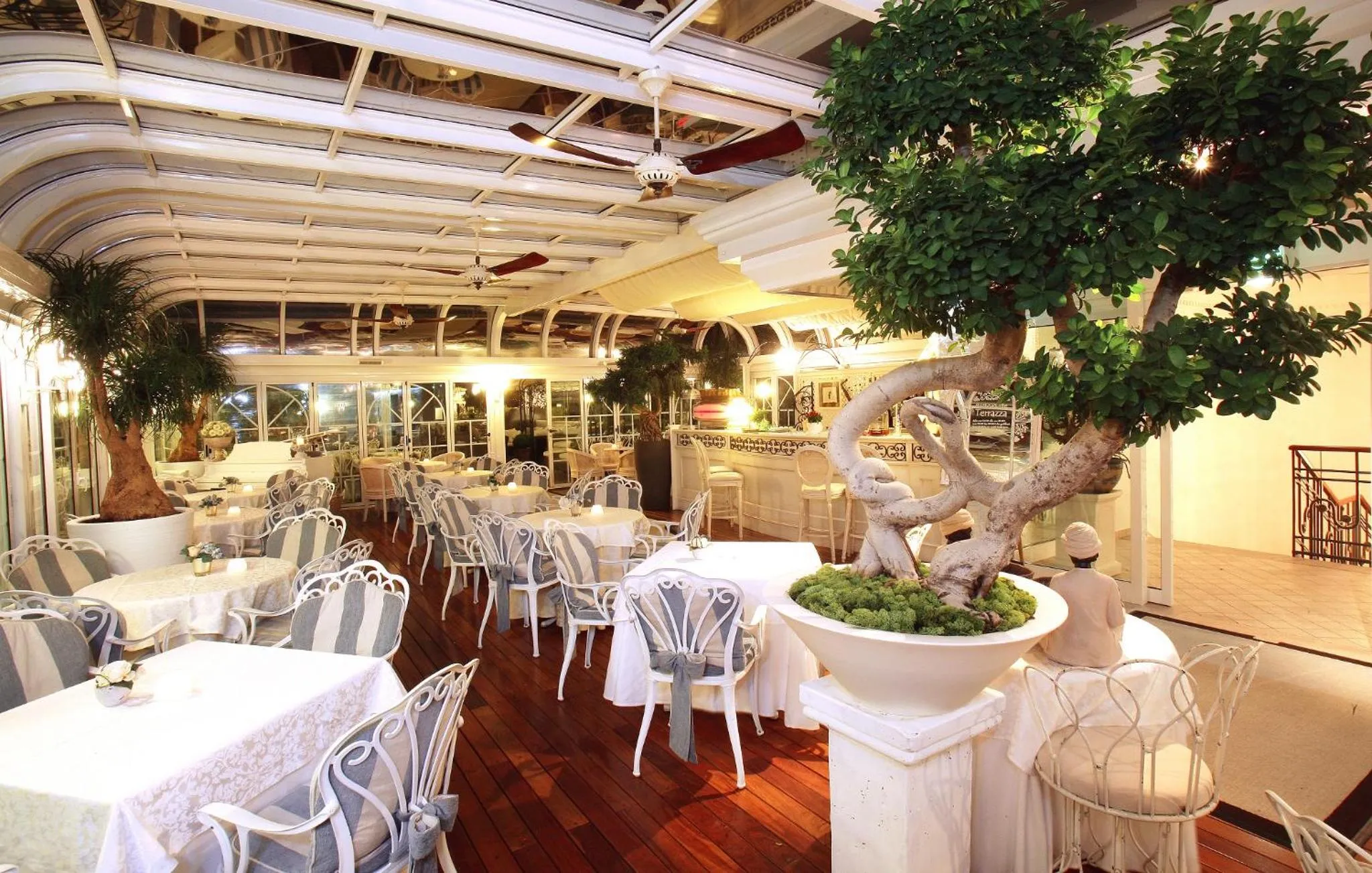 Restaurant/places to eat in Hotel Italia Palace