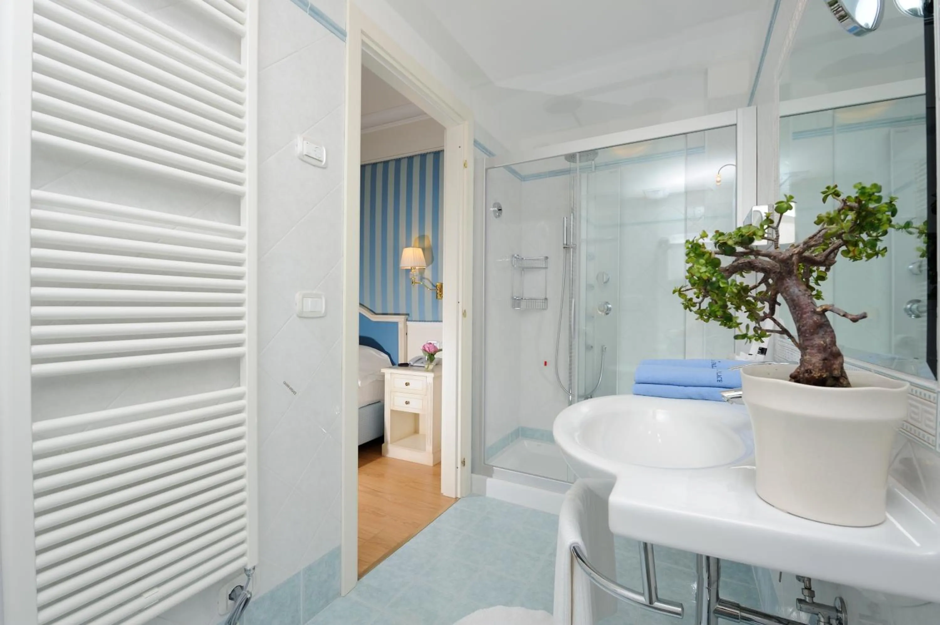 Bathroom in Hotel Italia Palace