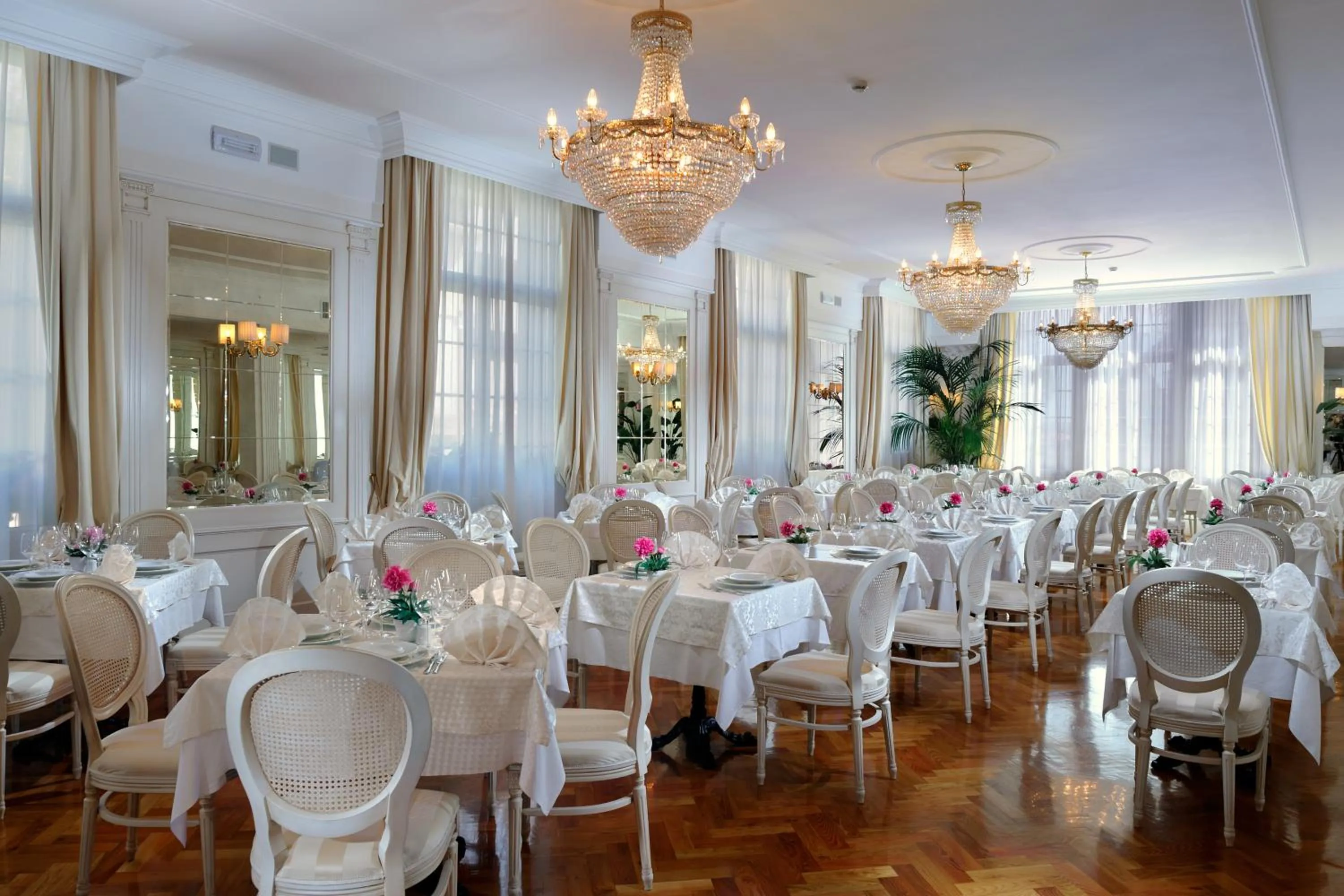 Restaurant/places to eat in Hotel Italia Palace