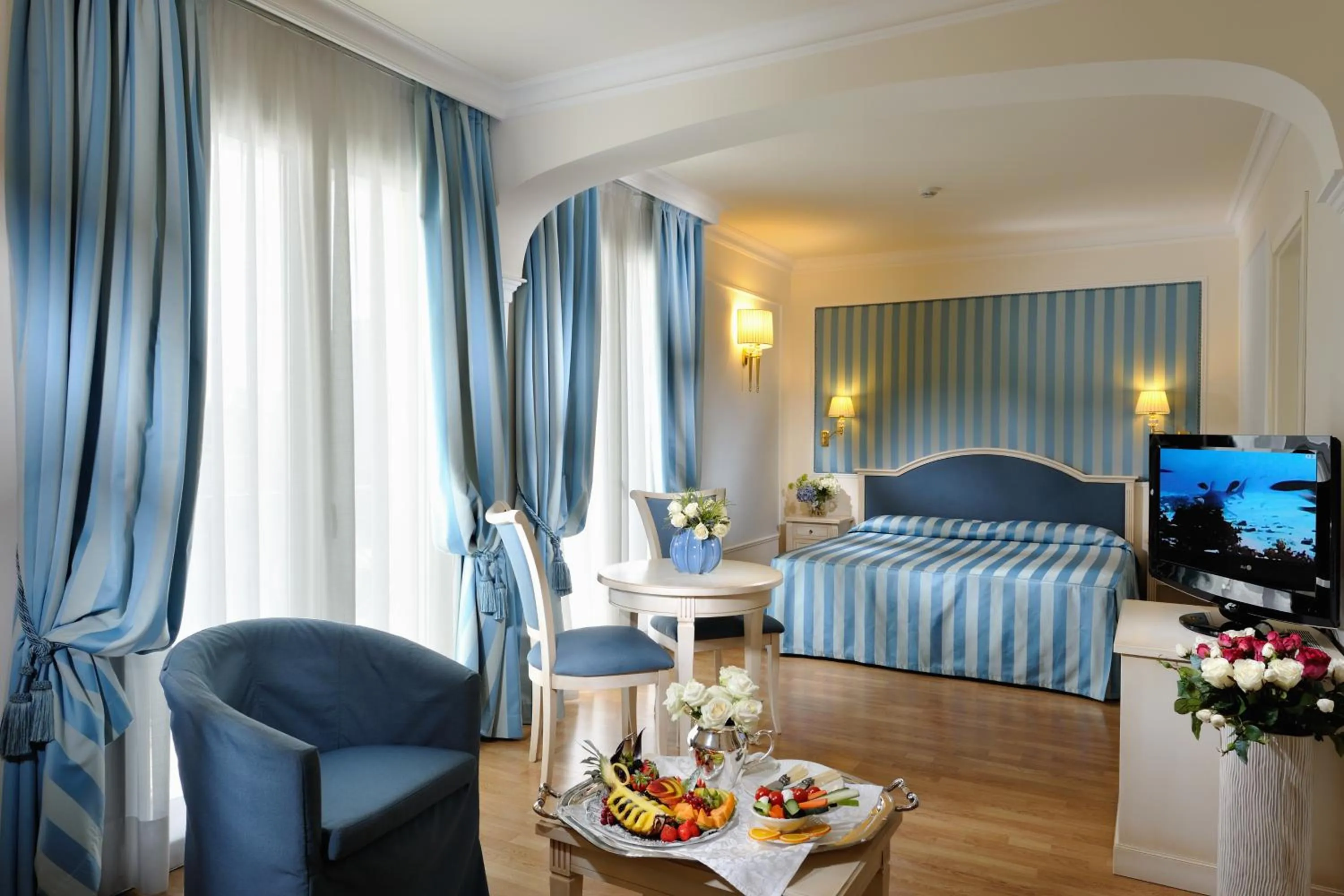 Photo of the whole room, Bed in Hotel Italia Palace