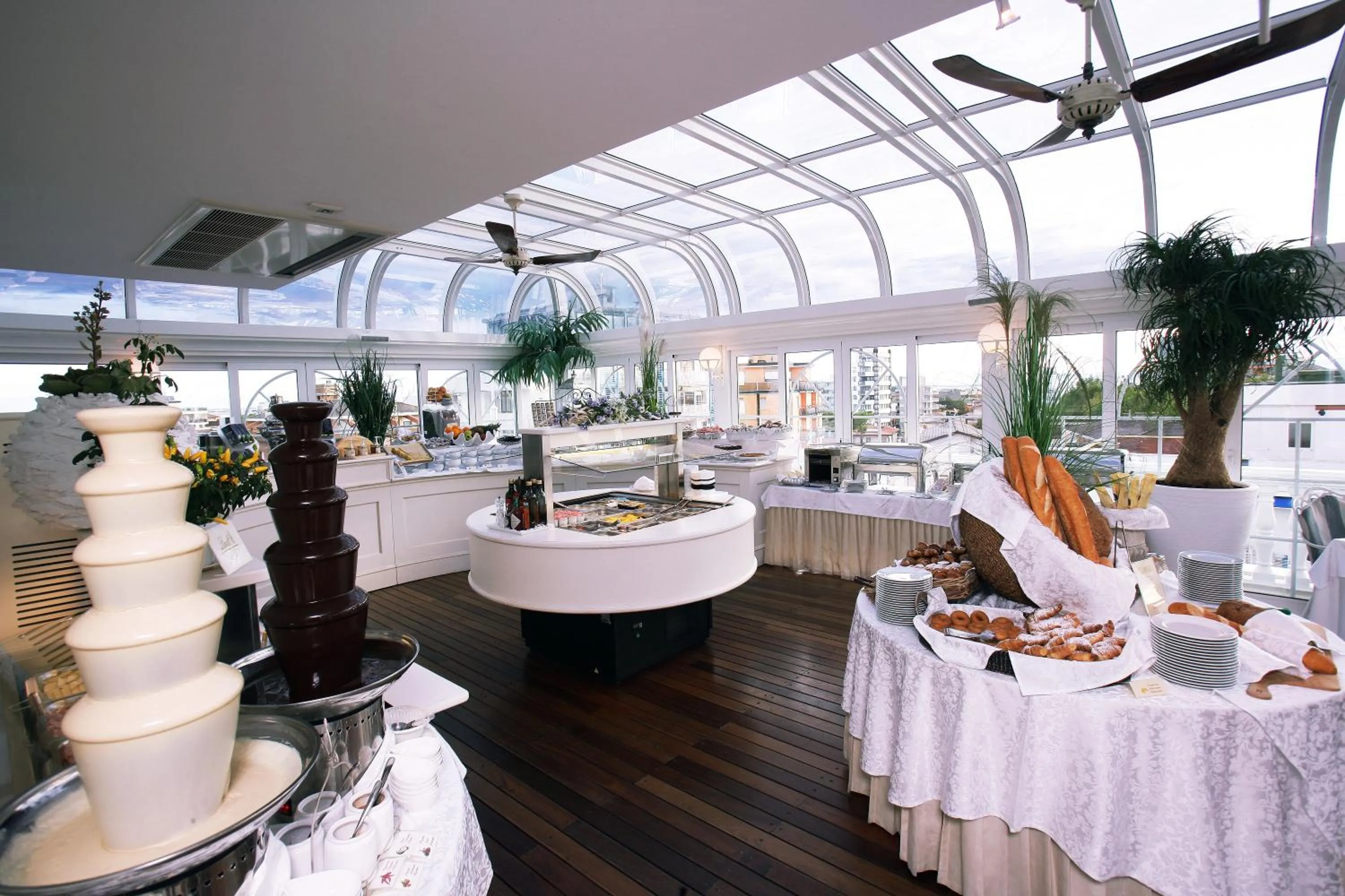 Restaurant/places to eat in Hotel Italia Palace