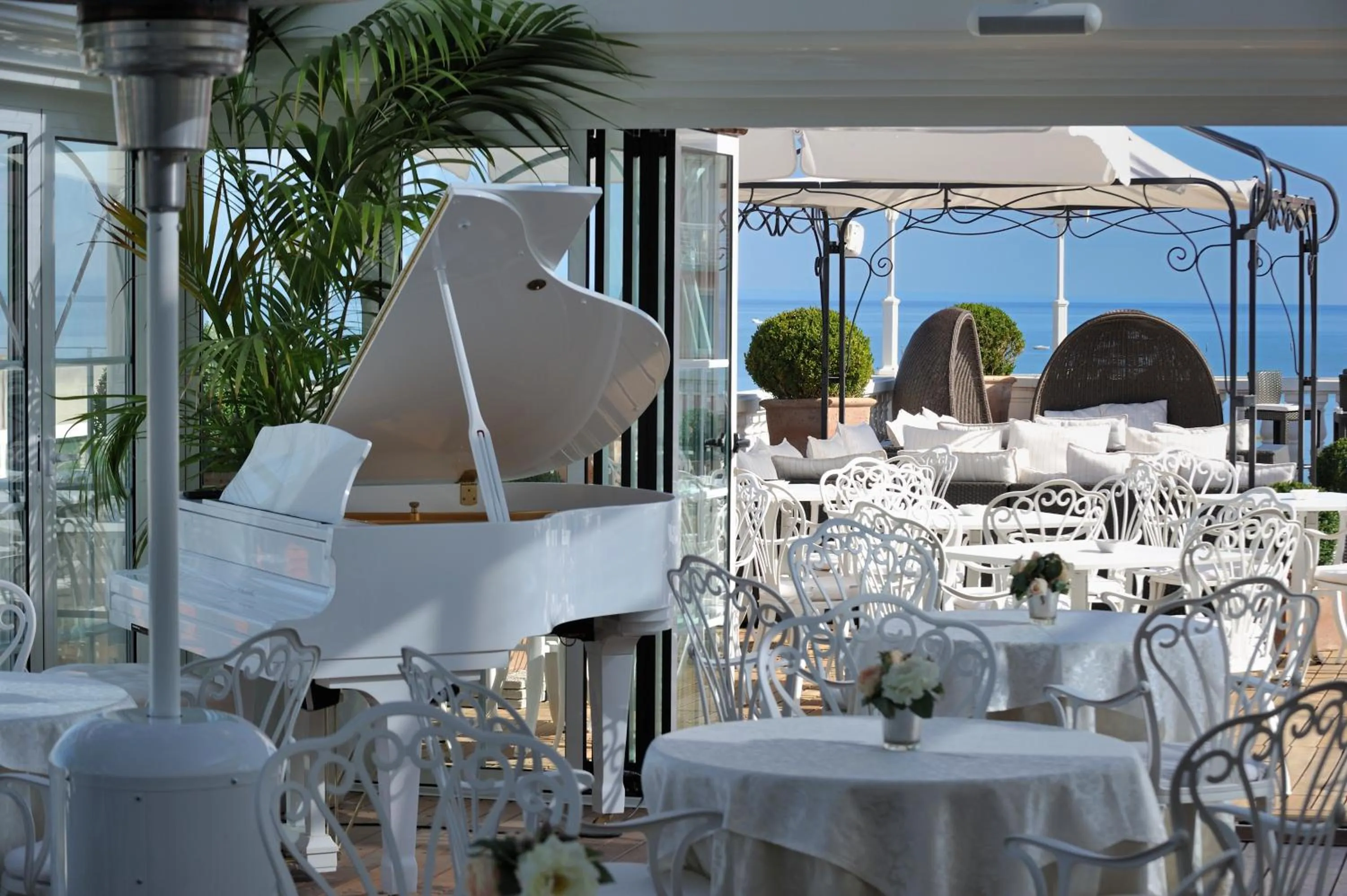 Restaurant/places to eat in Hotel Italia Palace