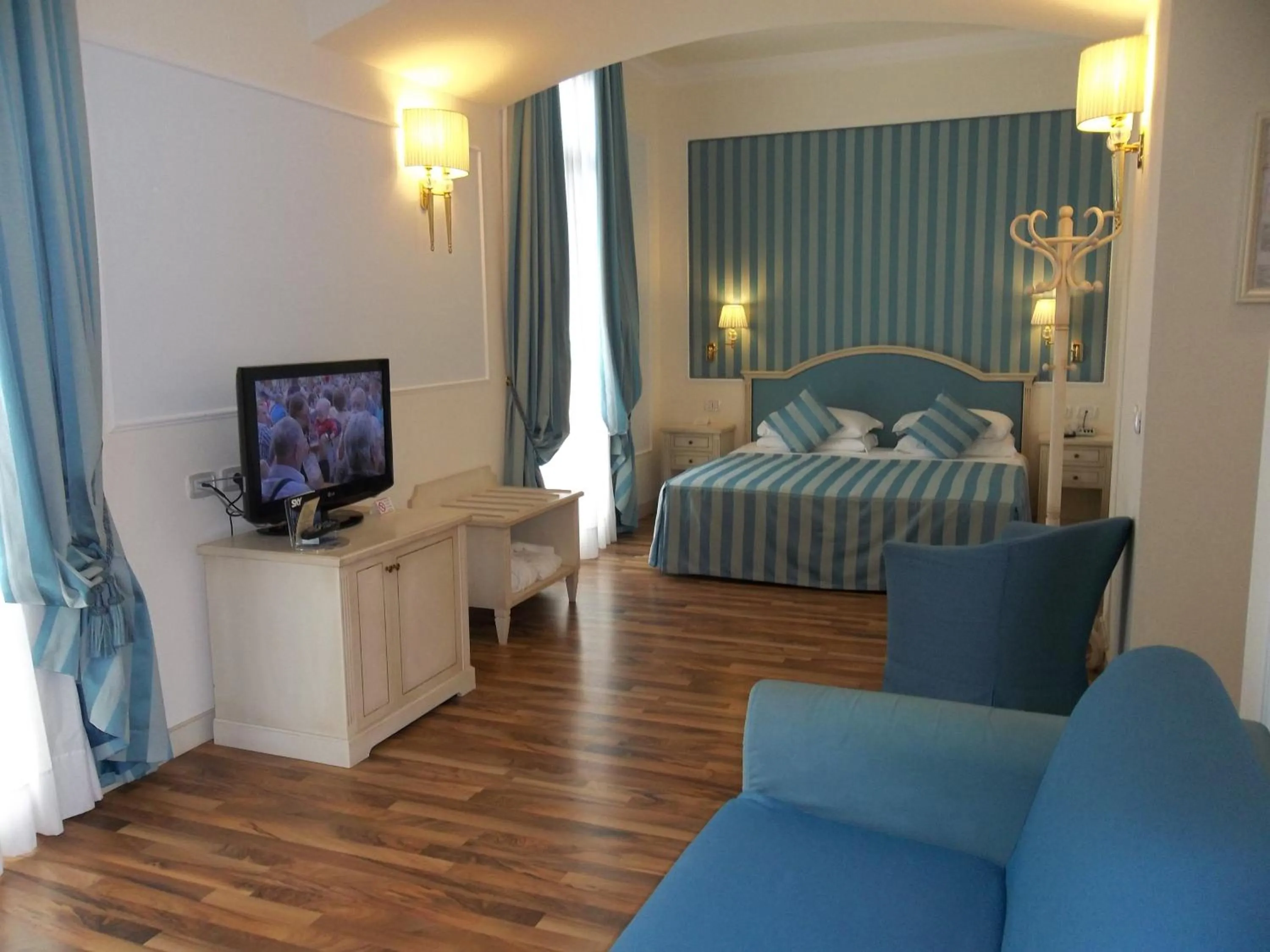 Photo of the whole room, Bed in Hotel Italia Palace