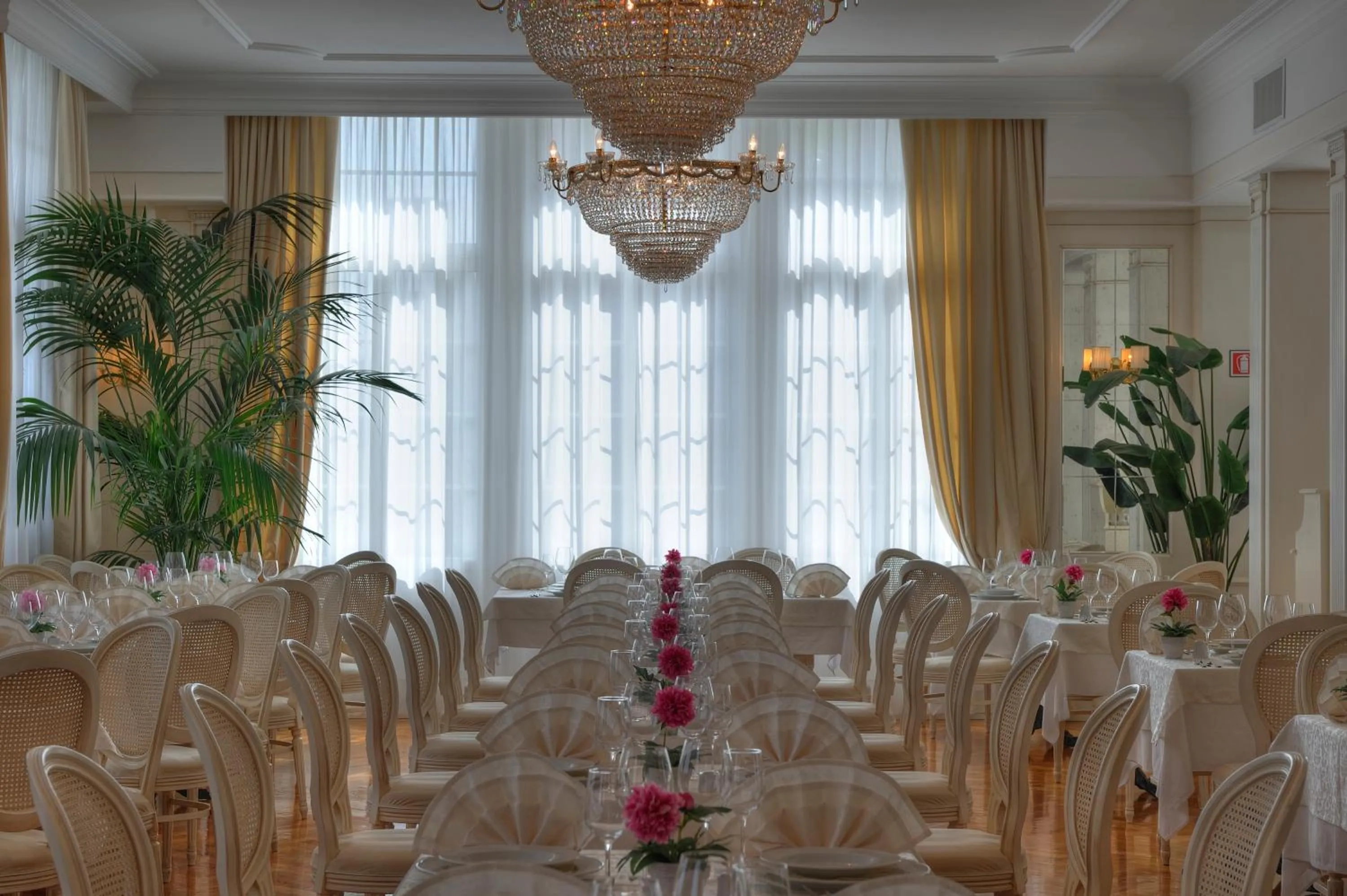 Restaurant/places to eat in Hotel Italia Palace