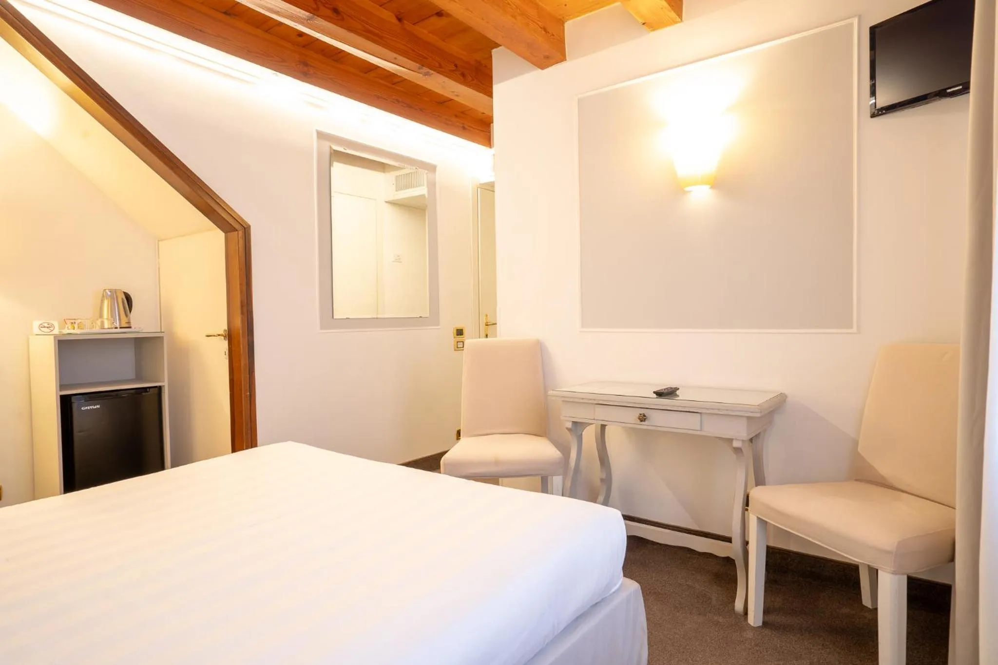 Bathroom, Bed in Alla Corte Rossa